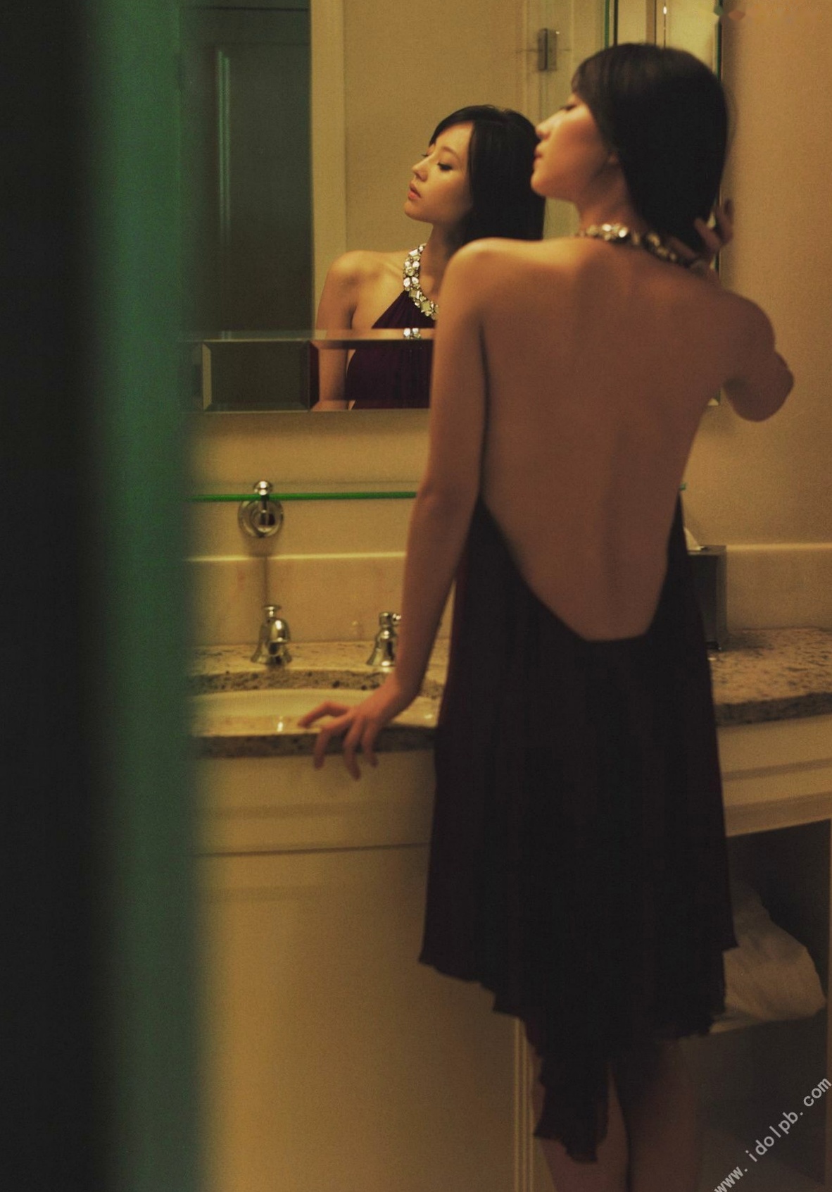 Gallery - 堀北真希《Dramatic》高清写真集，唯美都市街拍与时尚造型，尽显知性清冷女神气质[106P]气质清新街拍女神日本 堀北真希女神私房照_秀色女神 - image 83