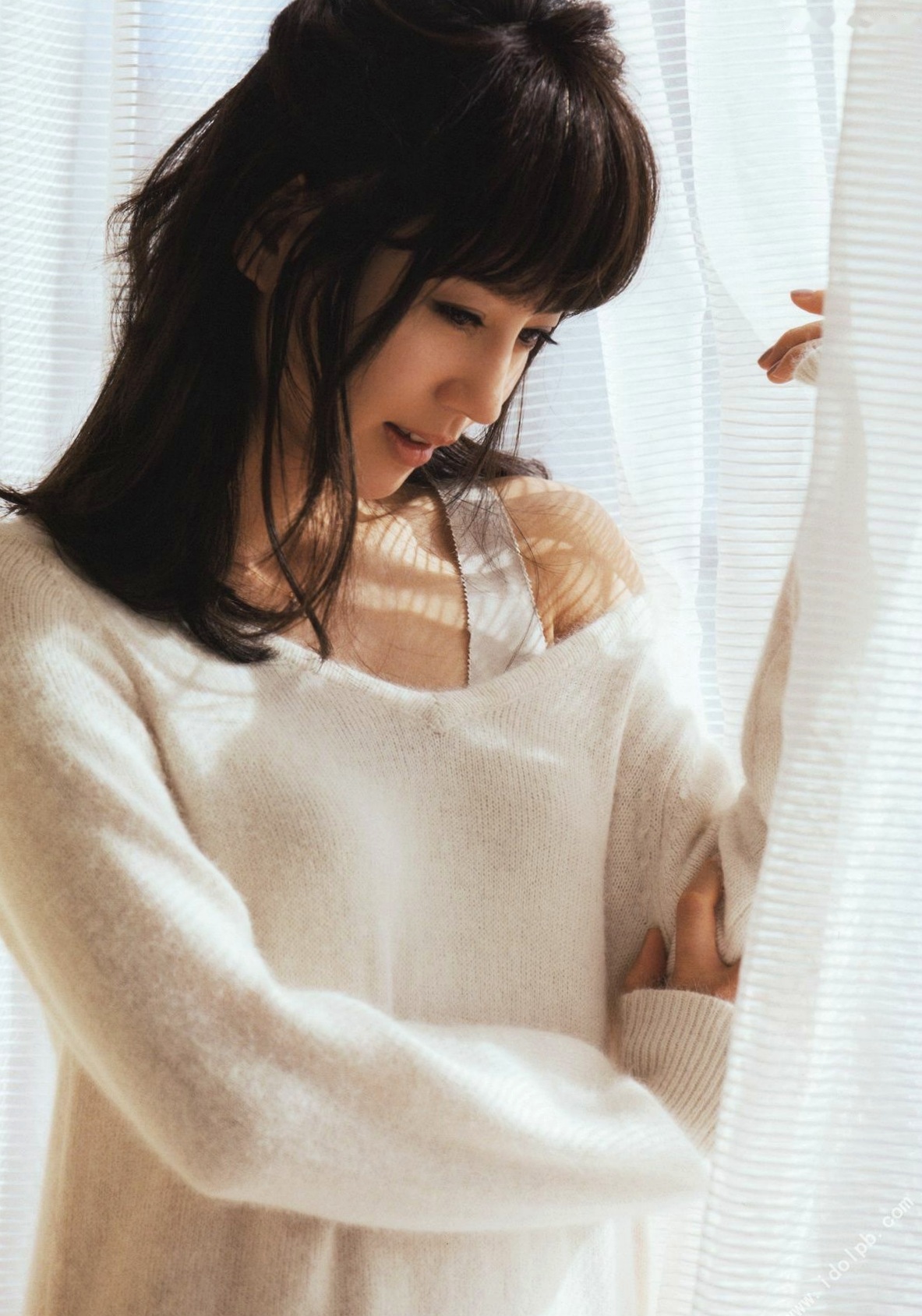 Gallery - 堀北真希《Dramatic》高清写真集，唯美都市街拍与时尚造型，尽显知性清冷女神气质[106P]气质清新街拍女神日本 堀北真希女神私房照_秀色女神 - image 92