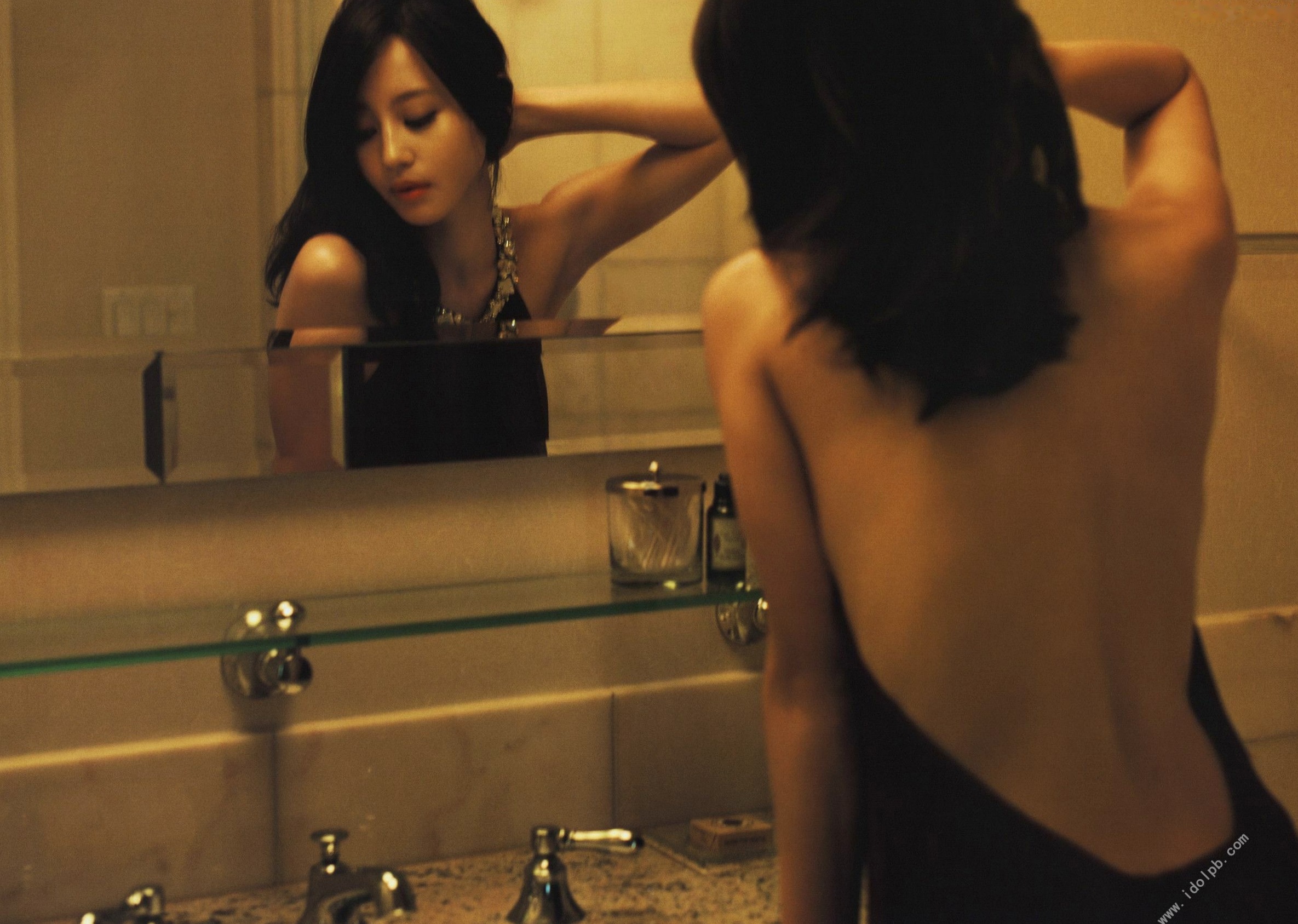Gallery - 堀北真希《Dramatic》高清写真集，唯美都市街拍与时尚造型，尽显知性清冷女神气质[106P]气质清新街拍女神日本 堀北真希女神私房照_秀色女神 - image 94