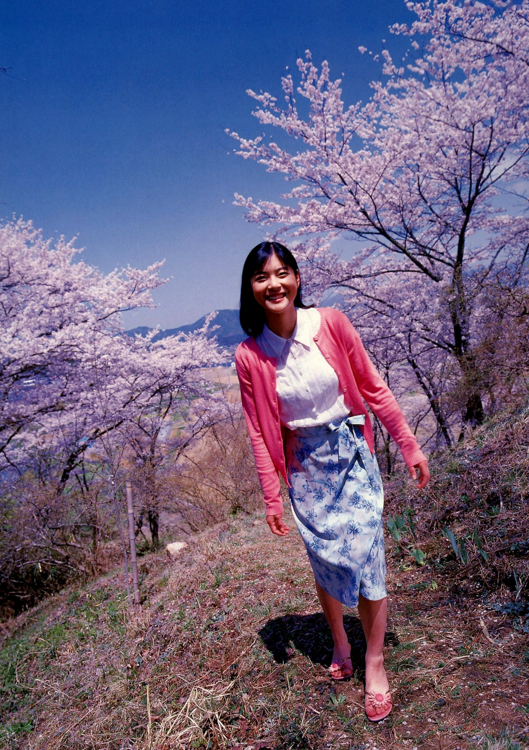 Gallery - Juri Ueno 上野树里《JURI First》写真集，早期纯真海滩假日，清纯清新少女风日本清纯治愈系清新 上野树里女神私房照_秀色女神 - image 32