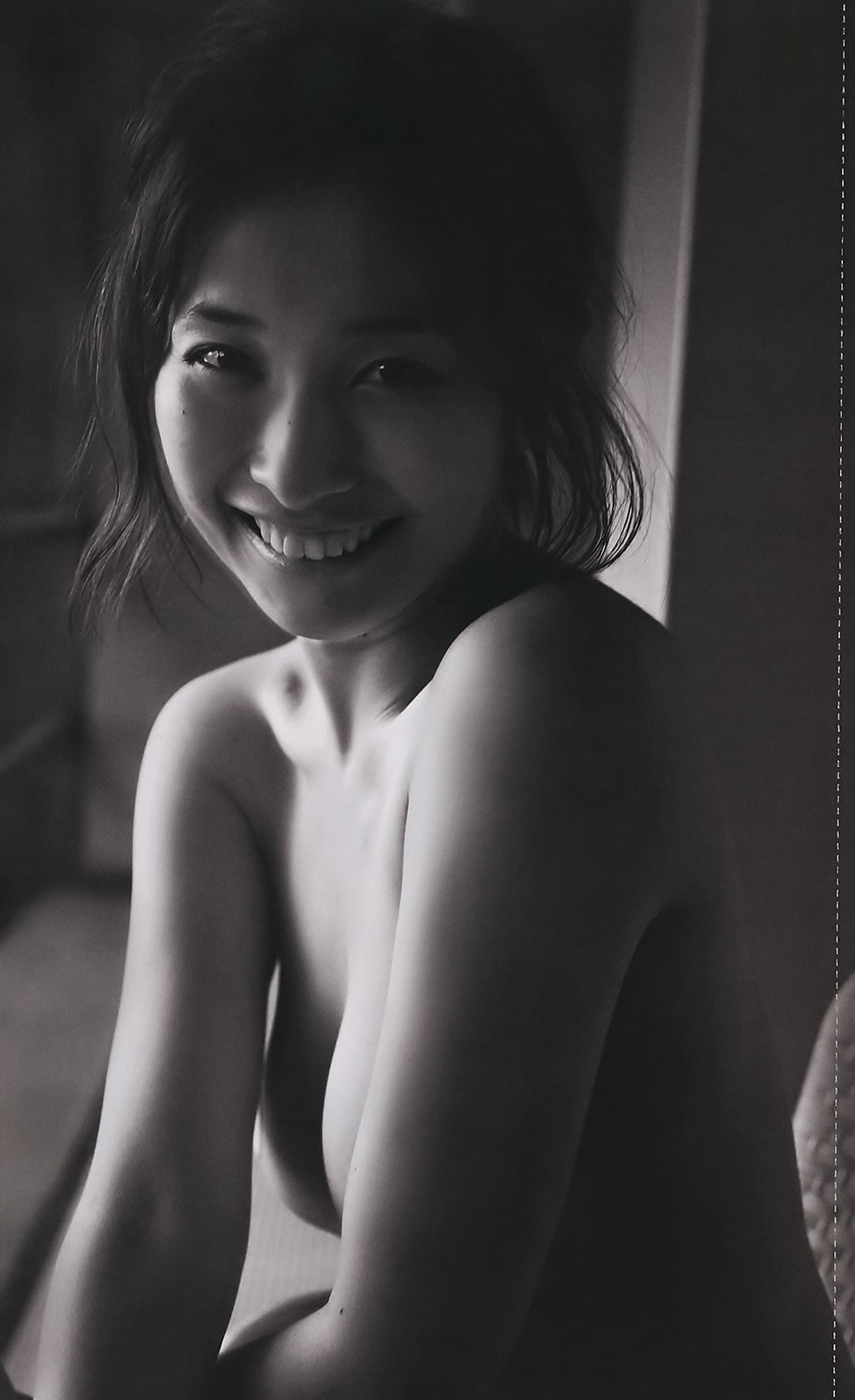 [Weekly Playboy]高清写真图2011 No.22 桐谷美玲 山崎真実 優木まおみ 剛力彩芽 高橋かれん 澤山瑠奈 NMB48 栗山夢衣 大場美奈 [44P]高清写真图