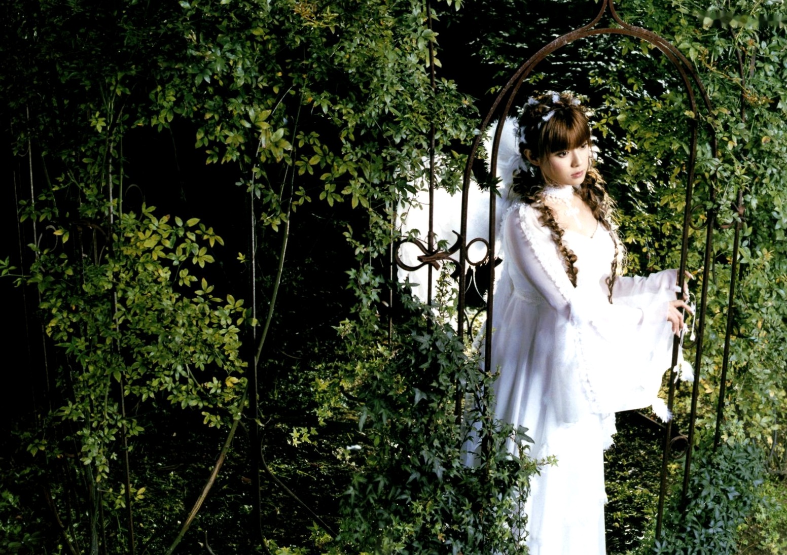 Gallery - 深田恭子居家烹饪与纯白天使写真集 《meets 天使 映画『天使』》 电影主题演绎清纯灵动美学 [45P]气质清纯治愈系角色扮演女神 深田恭子女神私房照_秀色女神 - image 29