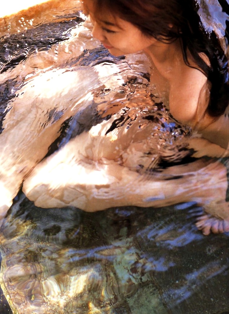 Gallery - 佐藤江梨子《おひっこし》写真集：唯美光影下的艺术写真，极致展现内敛女神气质日本女神气质私房照 佐藤江梨子女神私房照_秀色女神 - image 25