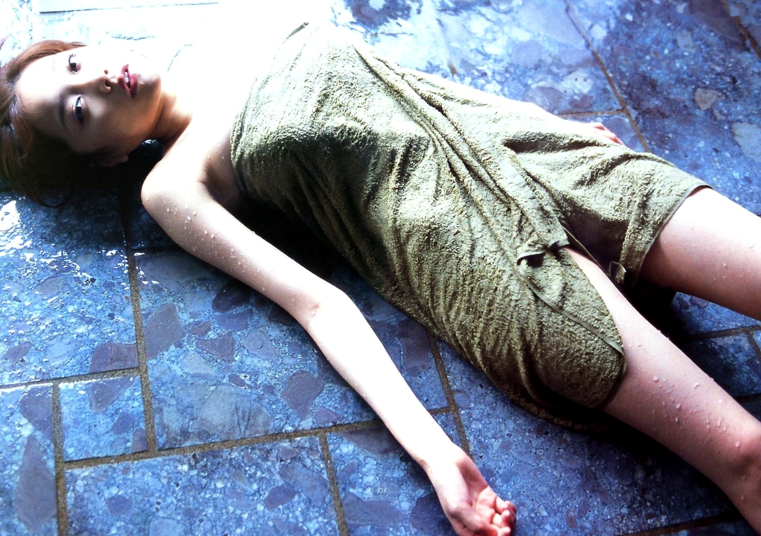 Gallery - 佐藤江梨子《おひっこし》写真集：唯美光影下的艺术写真，极致展现内敛女神气质日本女神气质私房照 佐藤江梨子女神私房照_秀色女神 - image 30