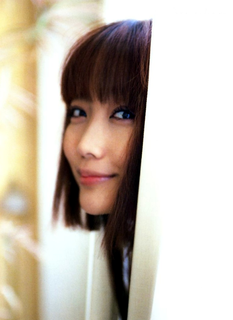 Gallery - 佐藤江梨子《おひっこし》写真集：唯美光影下的艺术写真，极致展现内敛女神气质日本女神气质私房照 佐藤江梨子女神私房照_秀色女神 - image 32