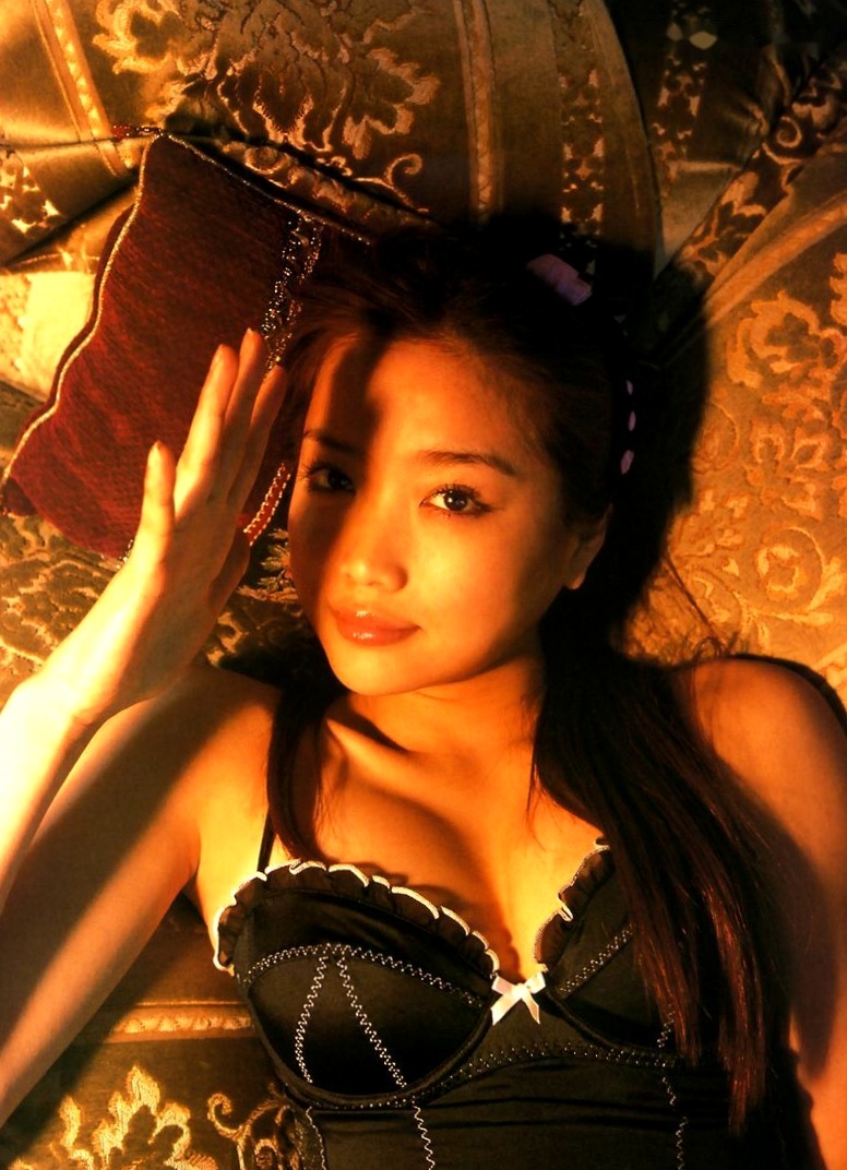 Gallery - 佐藤江梨子《おひっこし》写真集：唯美光影下的艺术写真，极致展现内敛女神气质日本女神气质私房照 佐藤江梨子女神私房照_秀色女神 - image 44