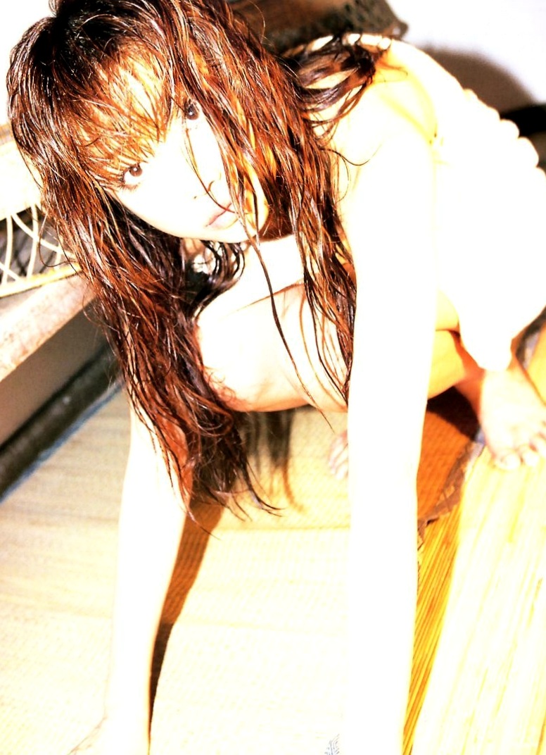 Gallery - 佐藤江梨子《おひっこし》写真集：唯美光影下的艺术写真，极致展现内敛女神气质日本女神气质私房照 佐藤江梨子女神私房照_秀色女神 - image 54