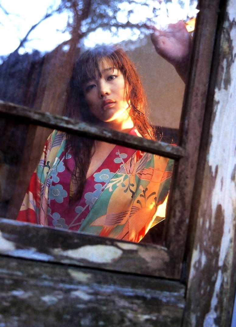 Gallery - 佐藤江梨子《おひっこし》写真集：唯美光影下的艺术写真，极致展现内敛女神气质日本女神气质私房照 佐藤江梨子女神私房照_秀色女神 - image 57