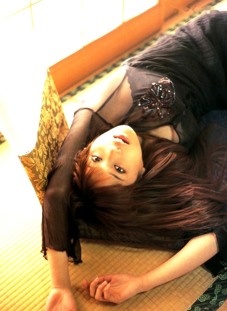 Gallery - 佐藤江梨子《おひっこし》写真集：唯美光影下的艺术写真，极致展现内敛女神气质日本女神气质私房照 佐藤江梨子女神私房照_秀色女神 - image 68