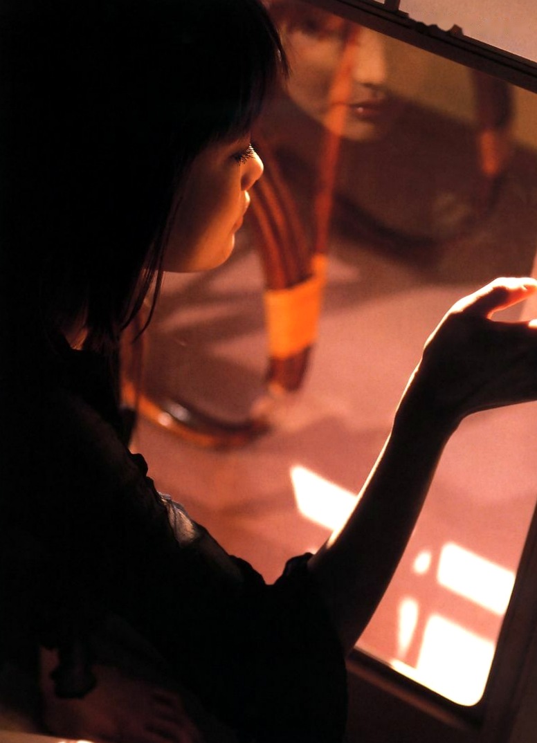 Gallery - 佐藤江梨子《おひっこし》写真集：唯美光影下的艺术写真，极致展现内敛女神气质日本女神气质私房照 佐藤江梨子女神私房照_秀色女神 - image 75