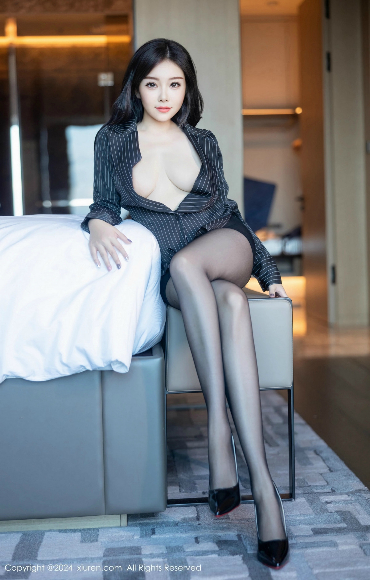 [XiuRen]高清写真图 2024.11.07 No.9410 白洁Bessie 黑丝美腿