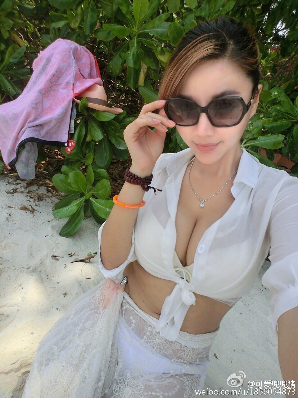可爱兜兜猪 童颜巨乳美女私房照诱惑写真图