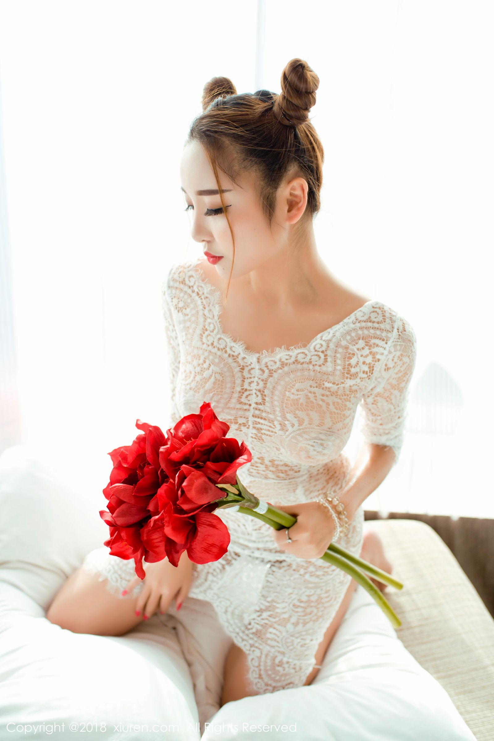 E杯欧派美女李梓熙 白色蕾丝透明裹身裙