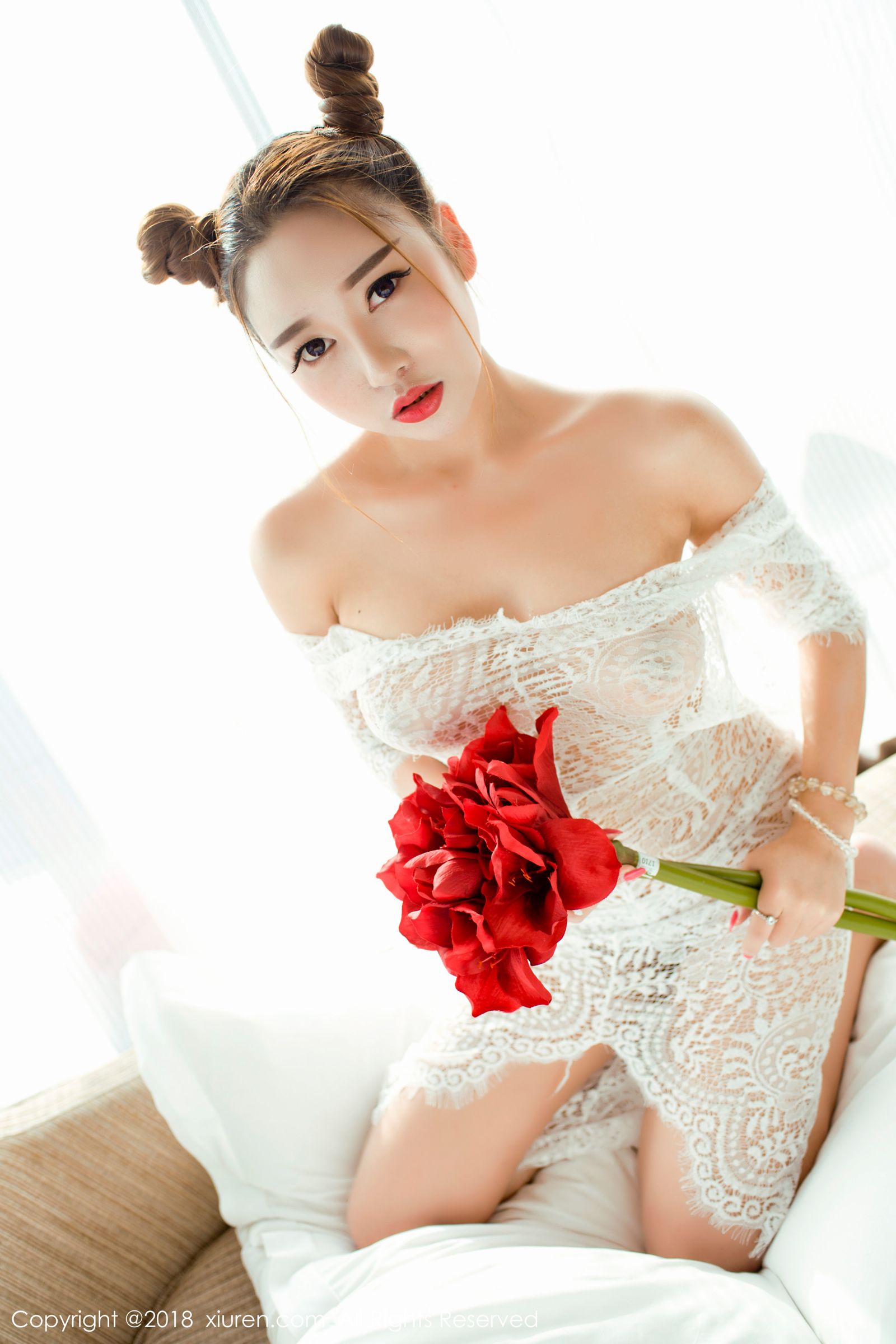 E杯欧派美女李梓熙 白色蕾丝透明裹身裙