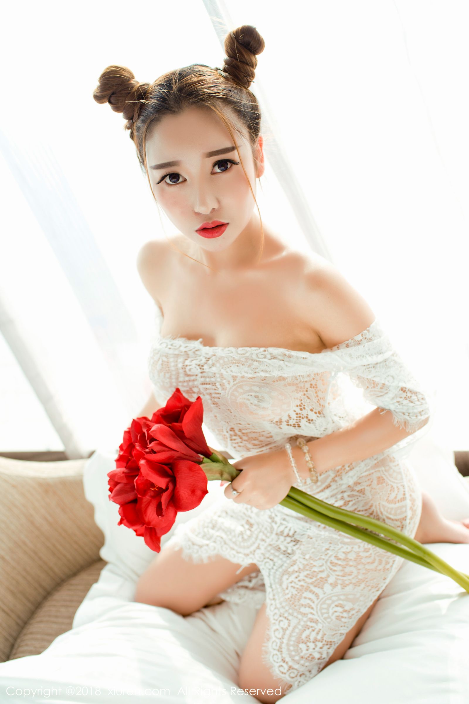 E杯欧派美女李梓熙 白色蕾丝透明裹身裙