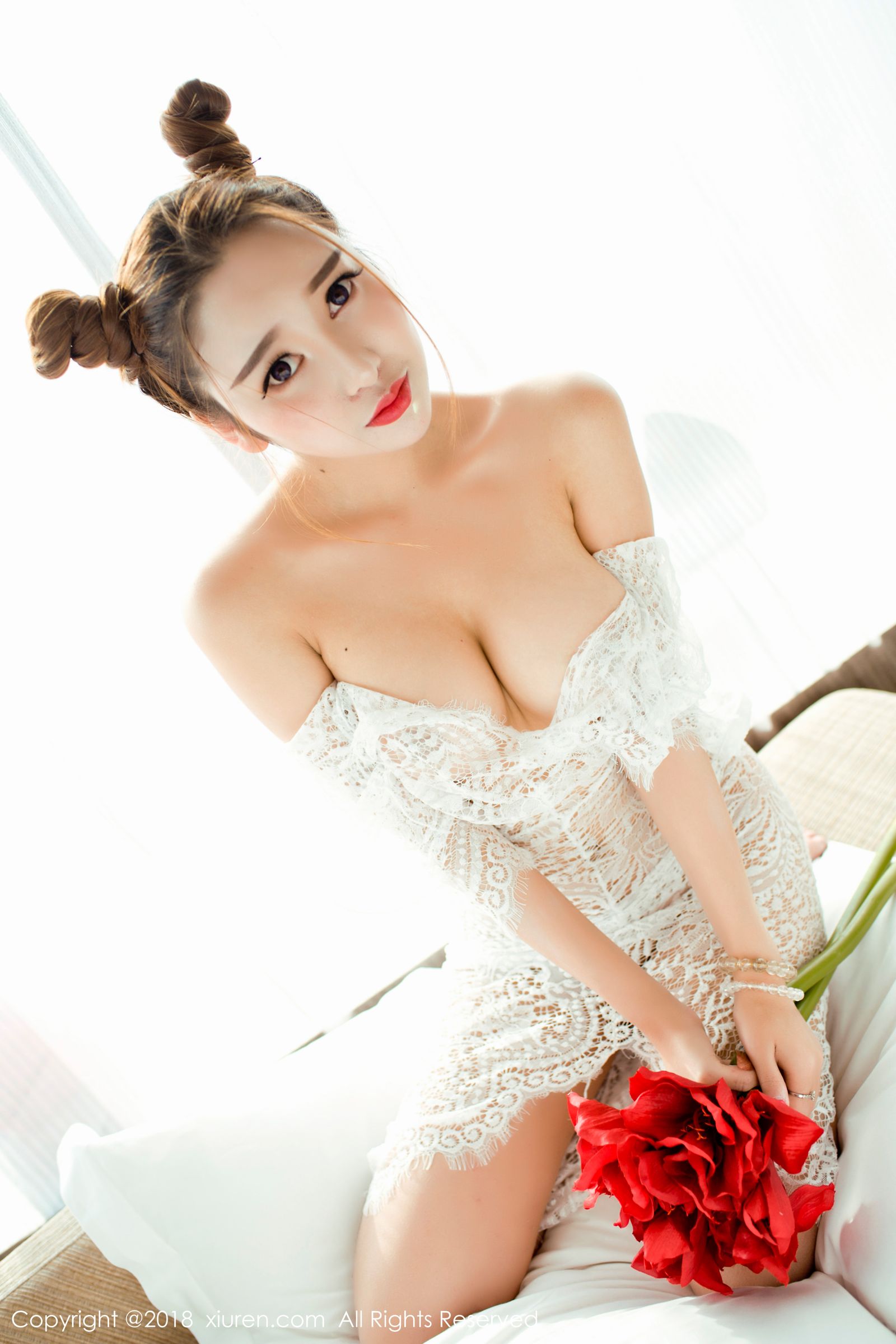 E杯欧派美女李梓熙 白色蕾丝透明裹身裙