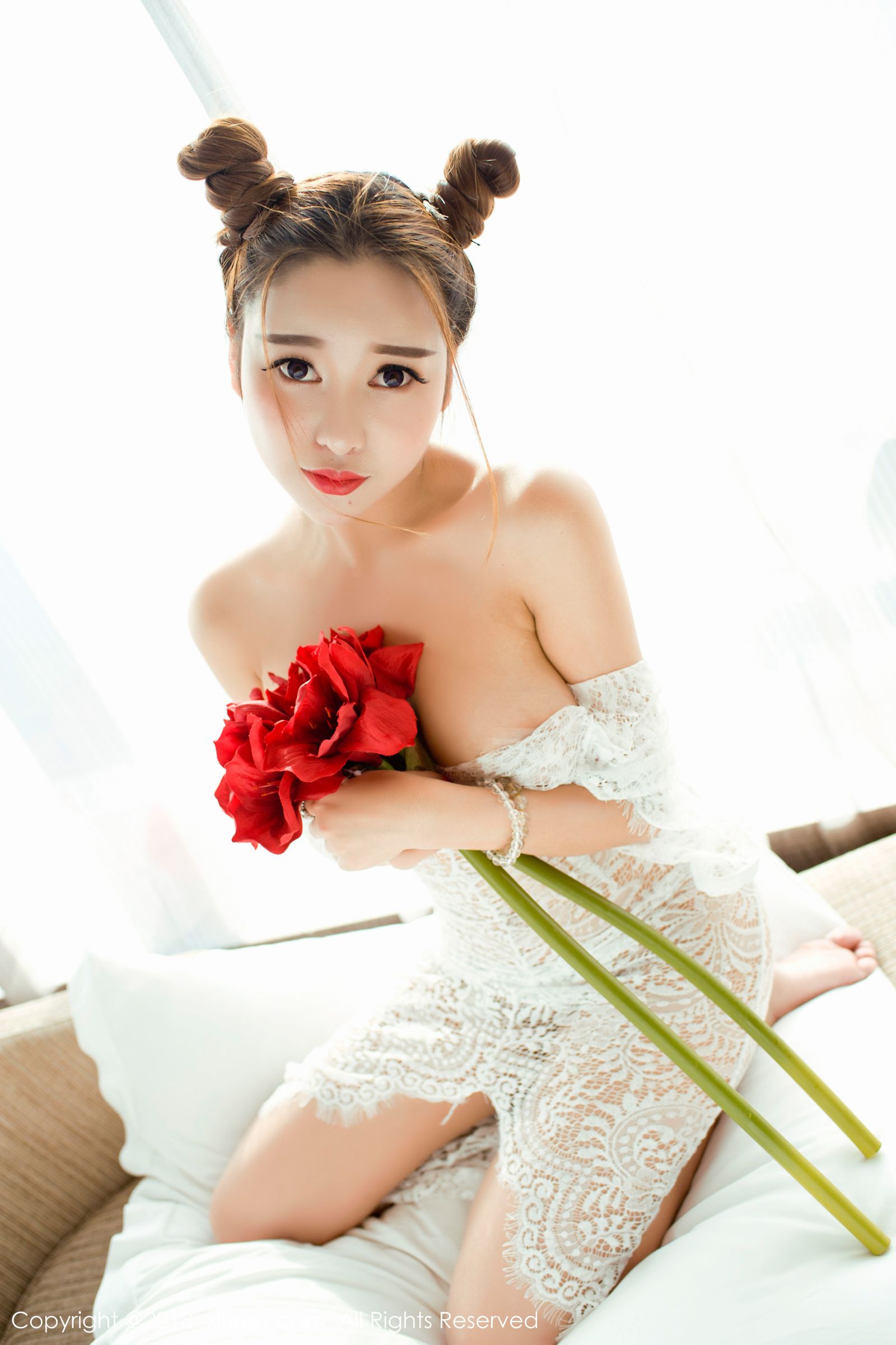 E杯欧派美女李梓熙 白色蕾丝透明裹身裙