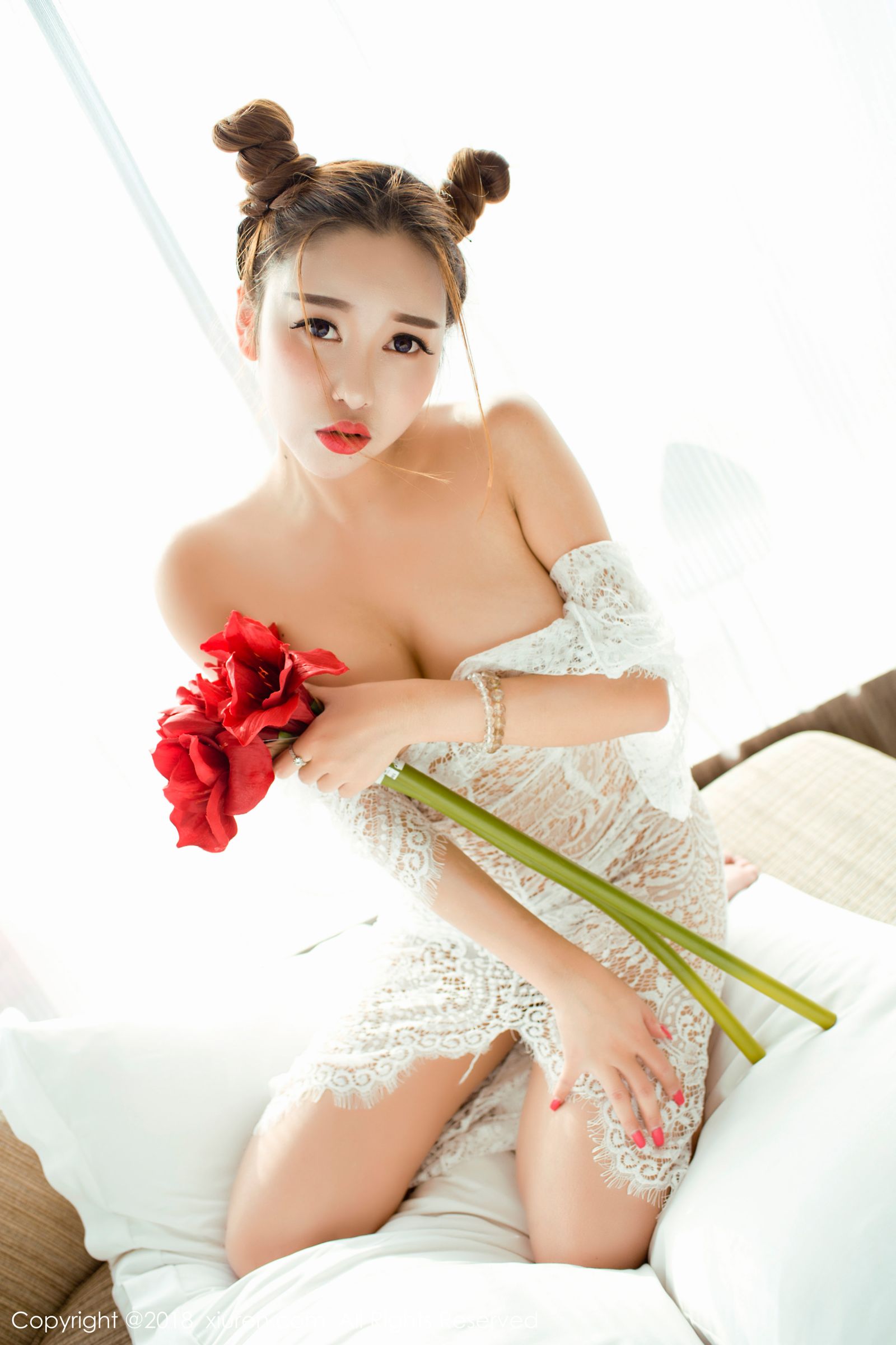 E杯欧派美女李梓熙 白色蕾丝透明裹身裙