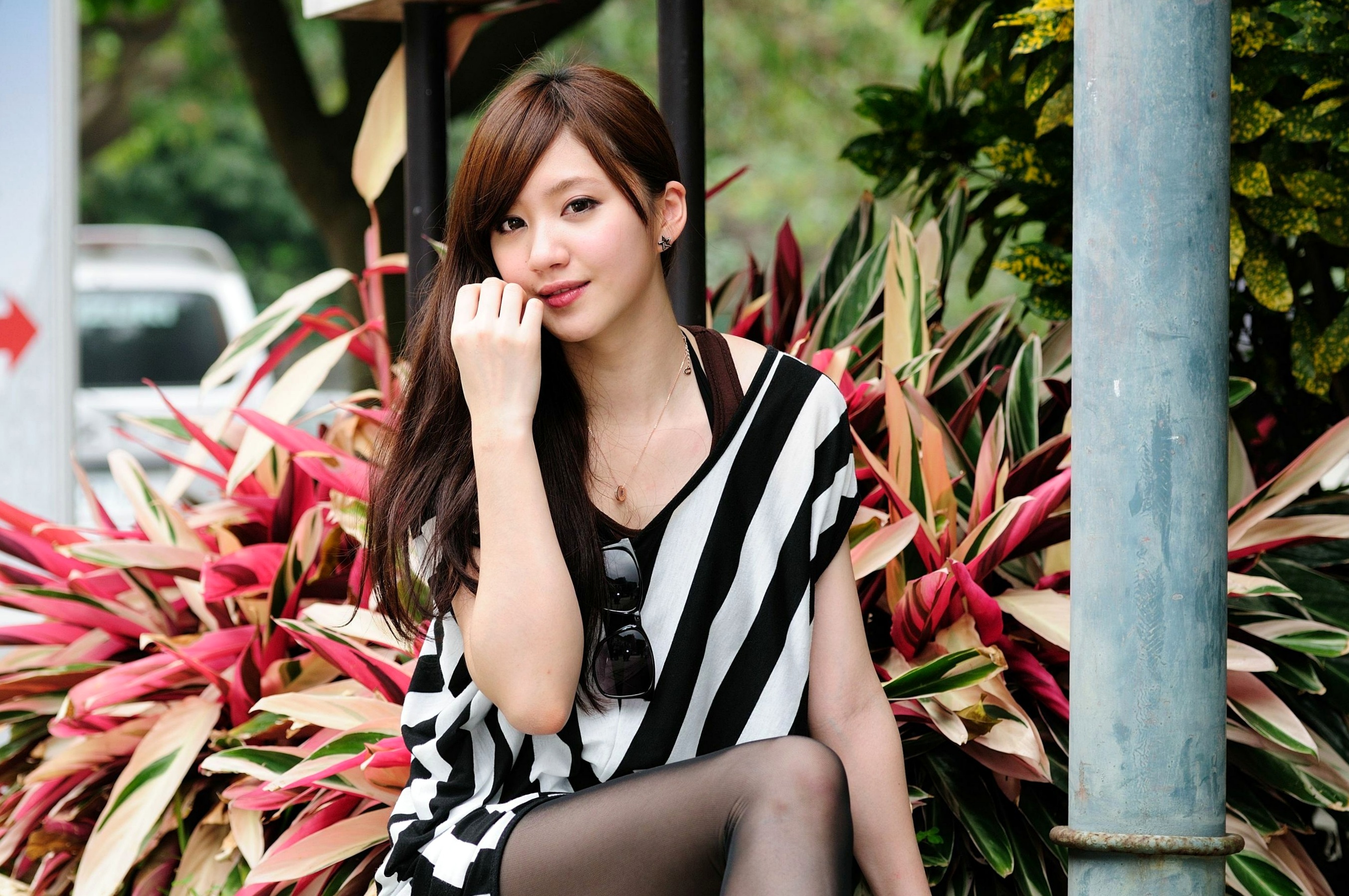 Gallery - 台湾美少女小雅户外随拍：条纹装搭配黑丝尽显清新气质与修长美腿，治愈系街拍写真集台湾街拍清新美腿丝袜 顾莉雅女神私房照_秀色女神 - image 10