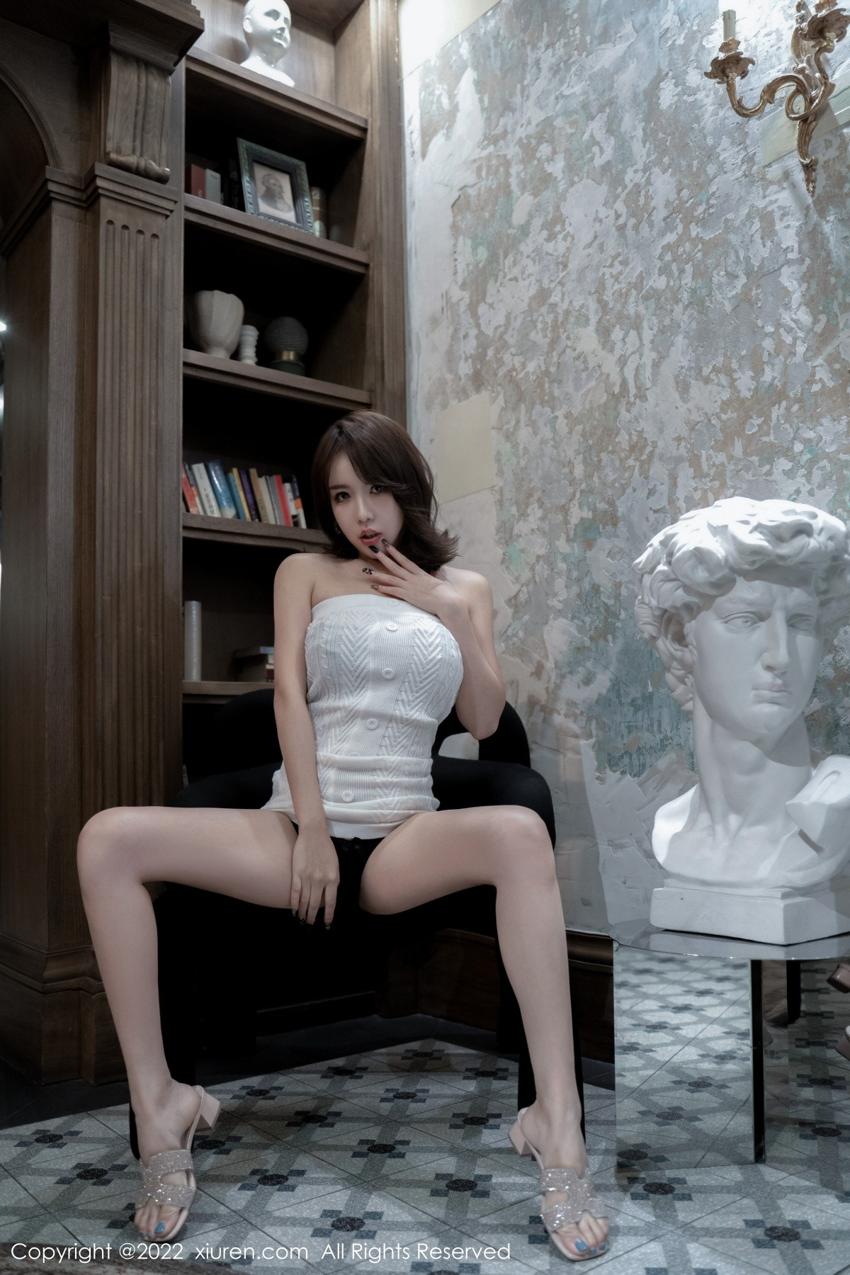 [XiuRen]高清写真图 2022.12.13 No.5988 雅雯 黑丝美腿