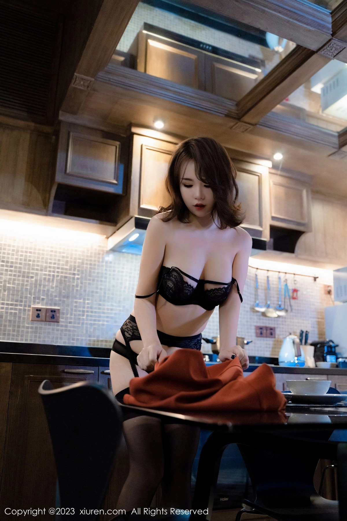 [XiuRen]高清写真图 2023.03.06 No.6363 雅雯 吊带裙美腿