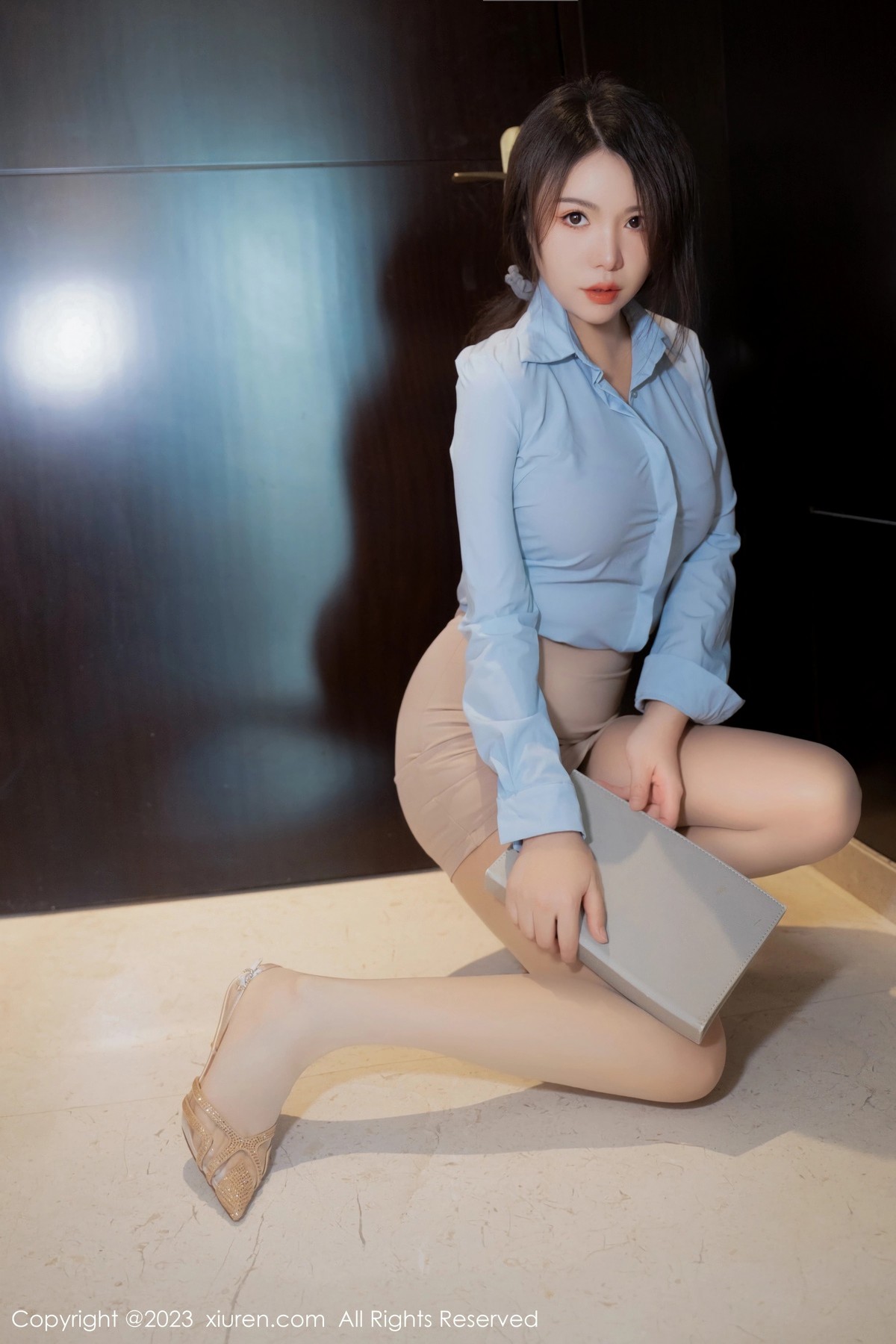 [XiuRen]高清写真图 2023.03.28 No.6482 雅雯 短裙美腿