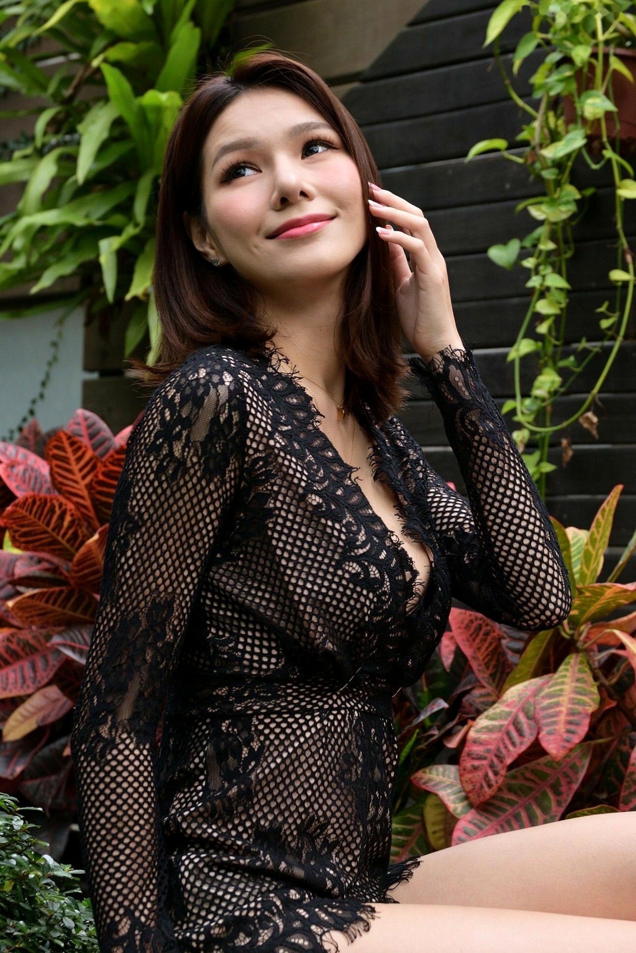 Gallery - 台湾正妹 Kate户外写真，黑色蕾丝镂空装尽显诱惑身材，气质甜美迷人，性感御姐范儿系列[53P]台湾性感户外气质诱惑 王涵筠女神私房照_秀色女神 - image 45