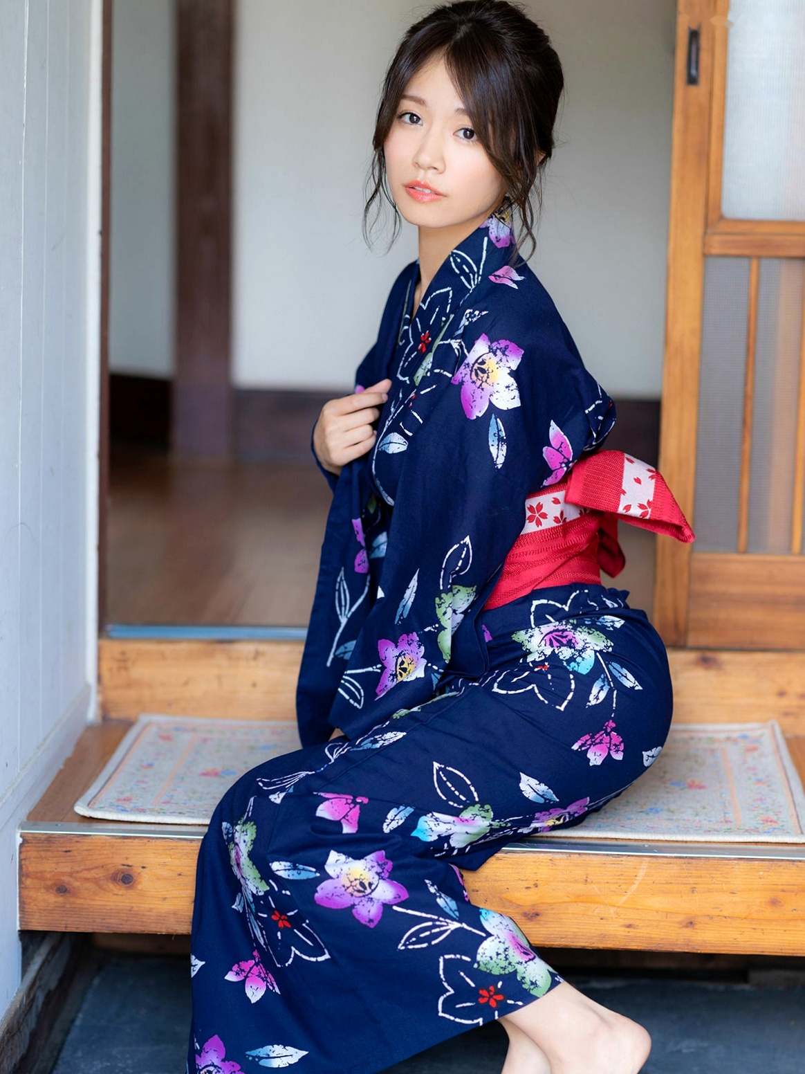 Gallery - 菜乃花写真集：榻榻米上的慵懒私房照，复古和服与性感内衣的极致诱惑，展现昭和风韵的女神魅力日本和服私房照性感女神 菜乃花女神私房照_秀色女神 - image 1