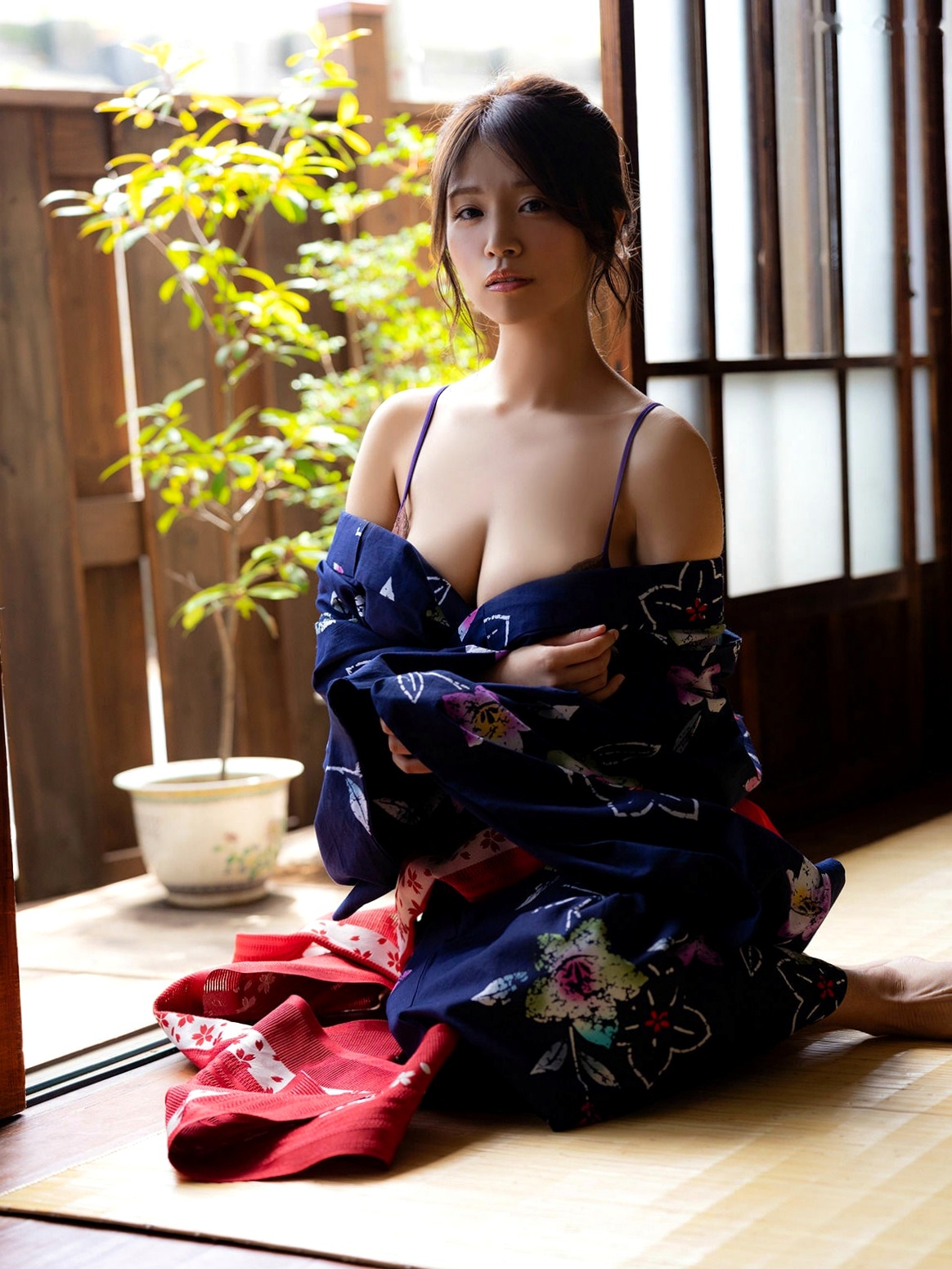 Gallery - 菜乃花写真集：榻榻米上的慵懒私房照，复古和服与性感内衣的极致诱惑，展现昭和风韵的女神魅力日本和服私房照性感女神 菜乃花女神私房照_秀色女神 - image 5