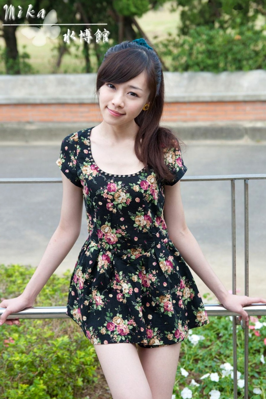 Gallery - 台湾清纯女神Mika户外街拍精选写真，清新甜美穿搭尽显邻家少女气质与动人魅力台湾清纯街拍治愈系清新 萧美卡女神私房照_秀色女神 - image 12
