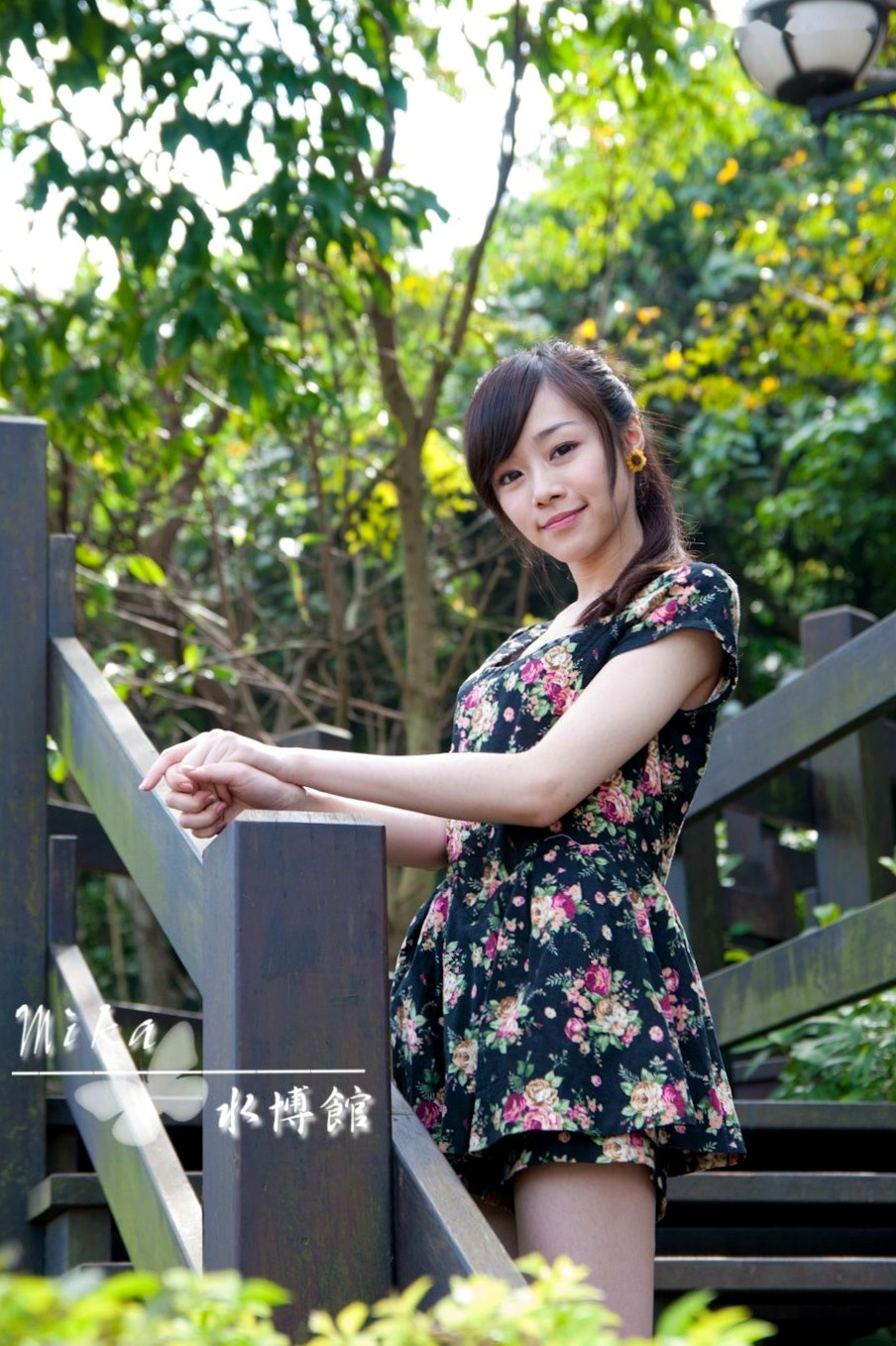 Gallery - 台湾清纯女神Mika户外街拍精选写真，清新甜美穿搭尽显邻家少女气质与动人魅力台湾清纯街拍治愈系清新 萧美卡女神私房照_秀色女神 - image 15
