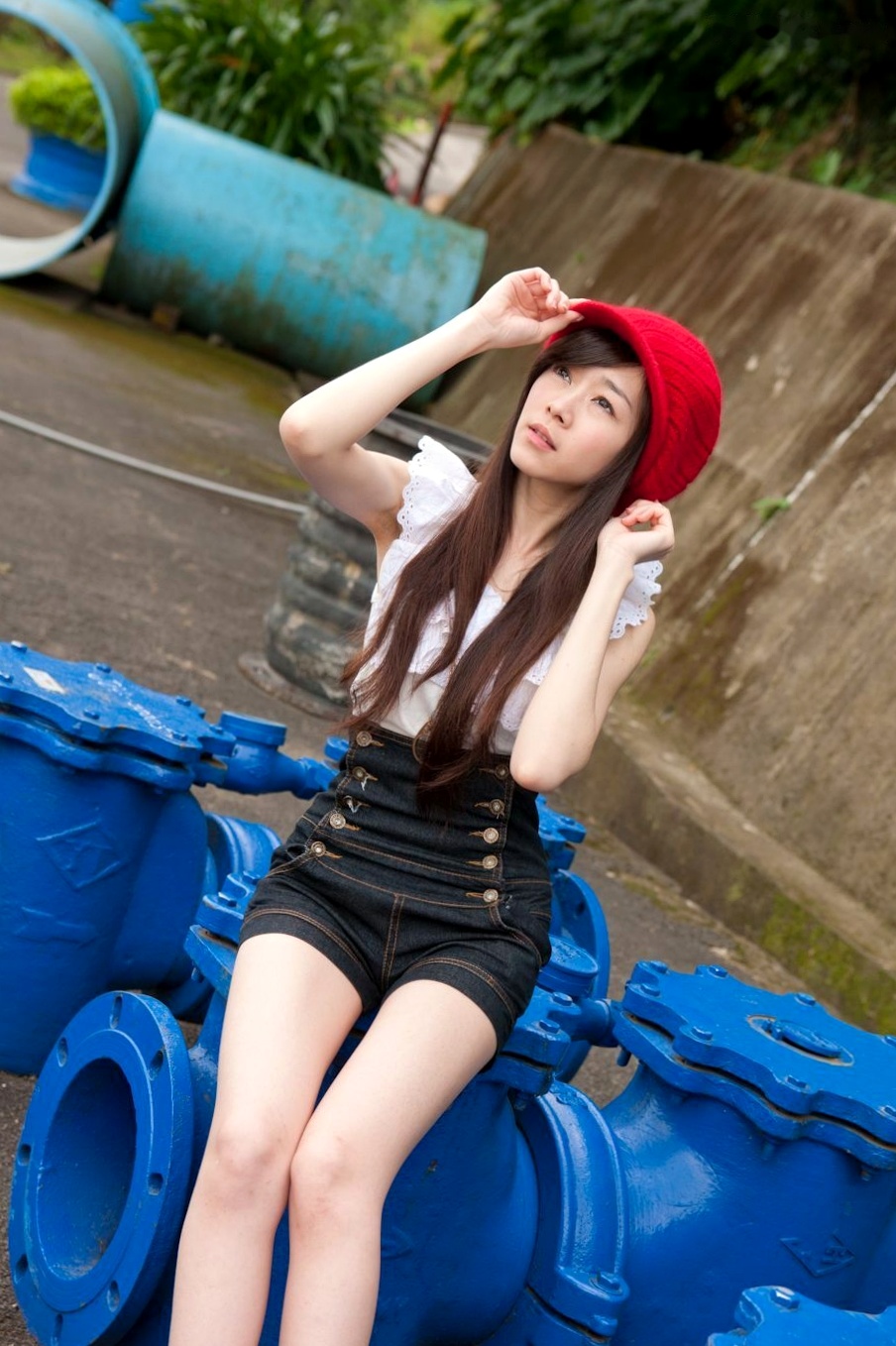 Gallery - 台湾清纯女神Mika户外街拍精选写真，清新甜美穿搭尽显邻家少女气质与动人魅力台湾清纯街拍治愈系清新 萧美卡女神私房照_秀色女神 - image 36