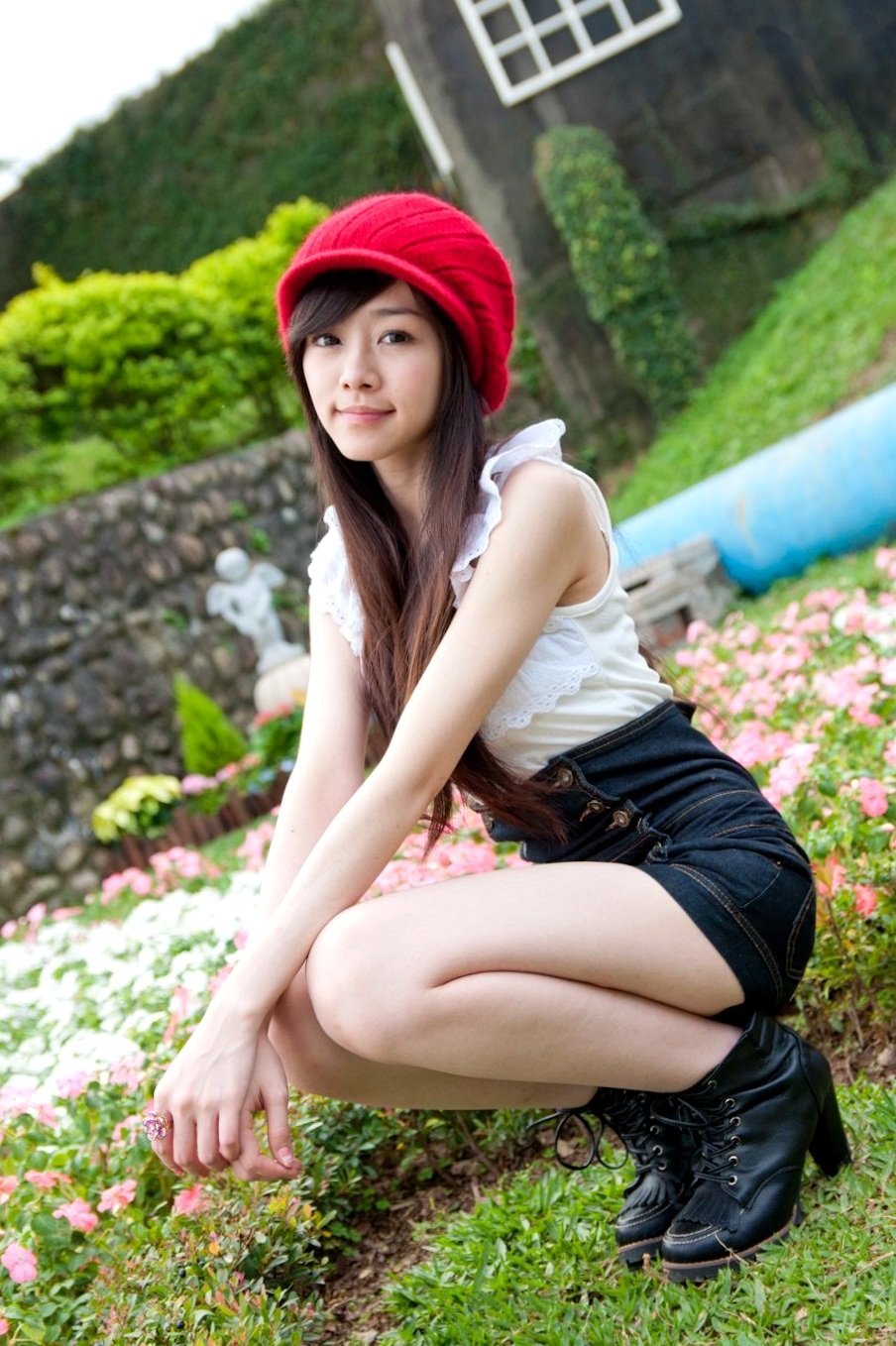 Gallery - 台湾清纯女神Mika户外街拍精选写真，清新甜美穿搭尽显邻家少女气质与动人魅力台湾清纯街拍治愈系清新 萧美卡女神私房照_秀色女神 - image 68