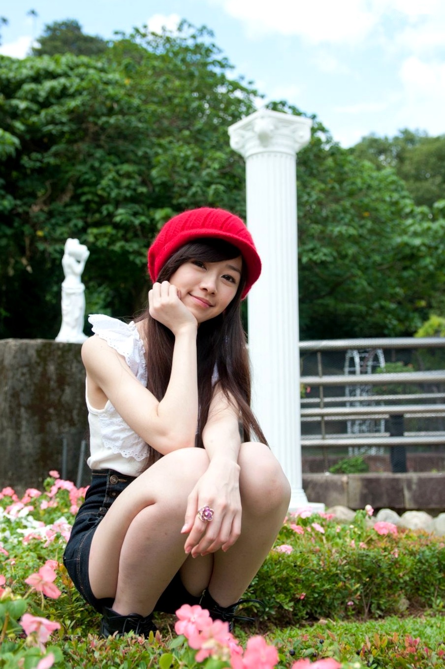 Gallery - 台湾清纯女神Mika户外街拍精选写真，清新甜美穿搭尽显邻家少女气质与动人魅力台湾清纯街拍治愈系清新 萧美卡女神私房照_秀色女神 - image 70
