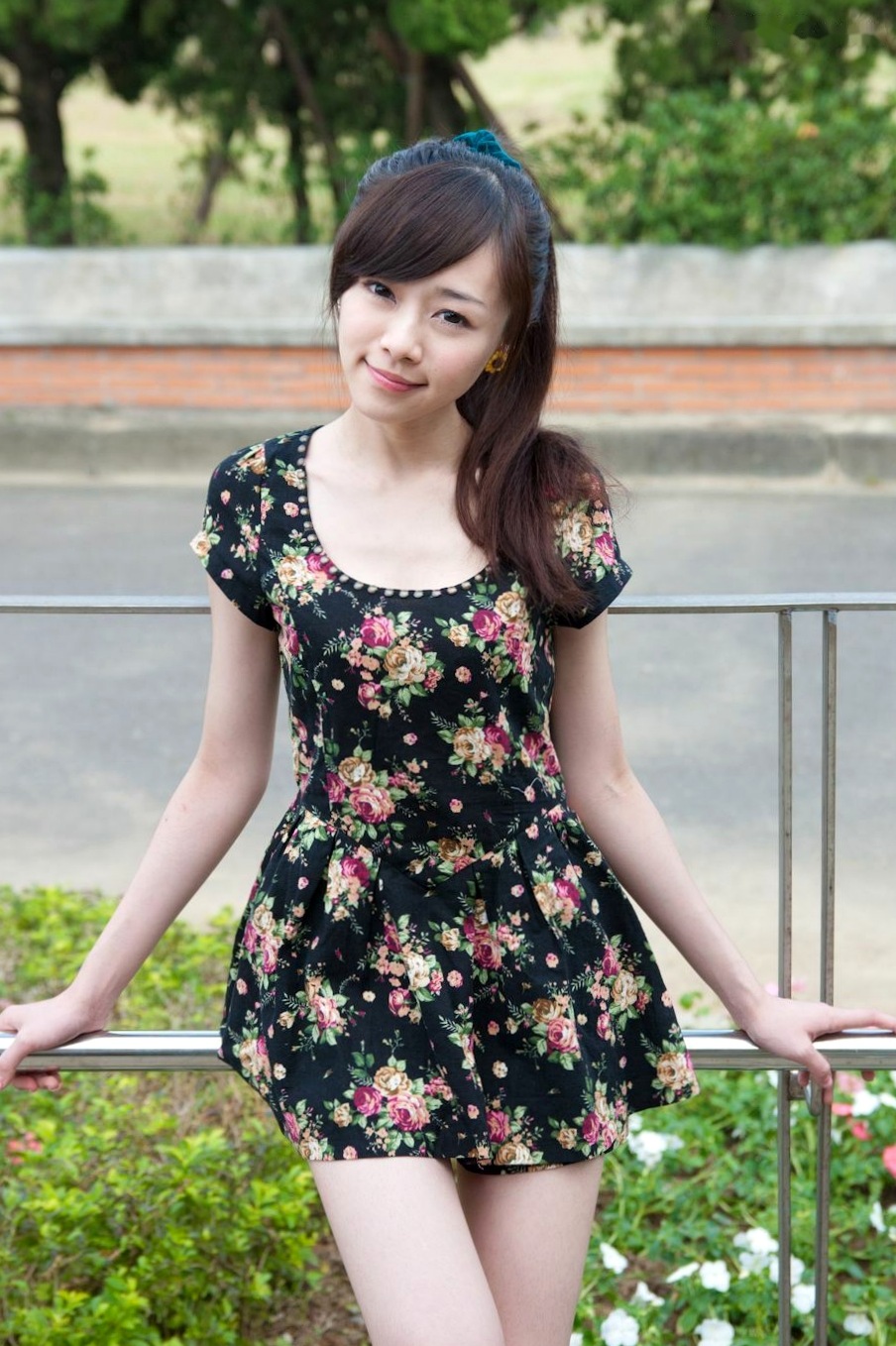 Gallery - 台湾清纯女神Mika户外街拍精选写真，清新甜美穿搭尽显邻家少女气质与动人魅力台湾清纯街拍治愈系清新 萧美卡女神私房照_秀色女神 - image 73