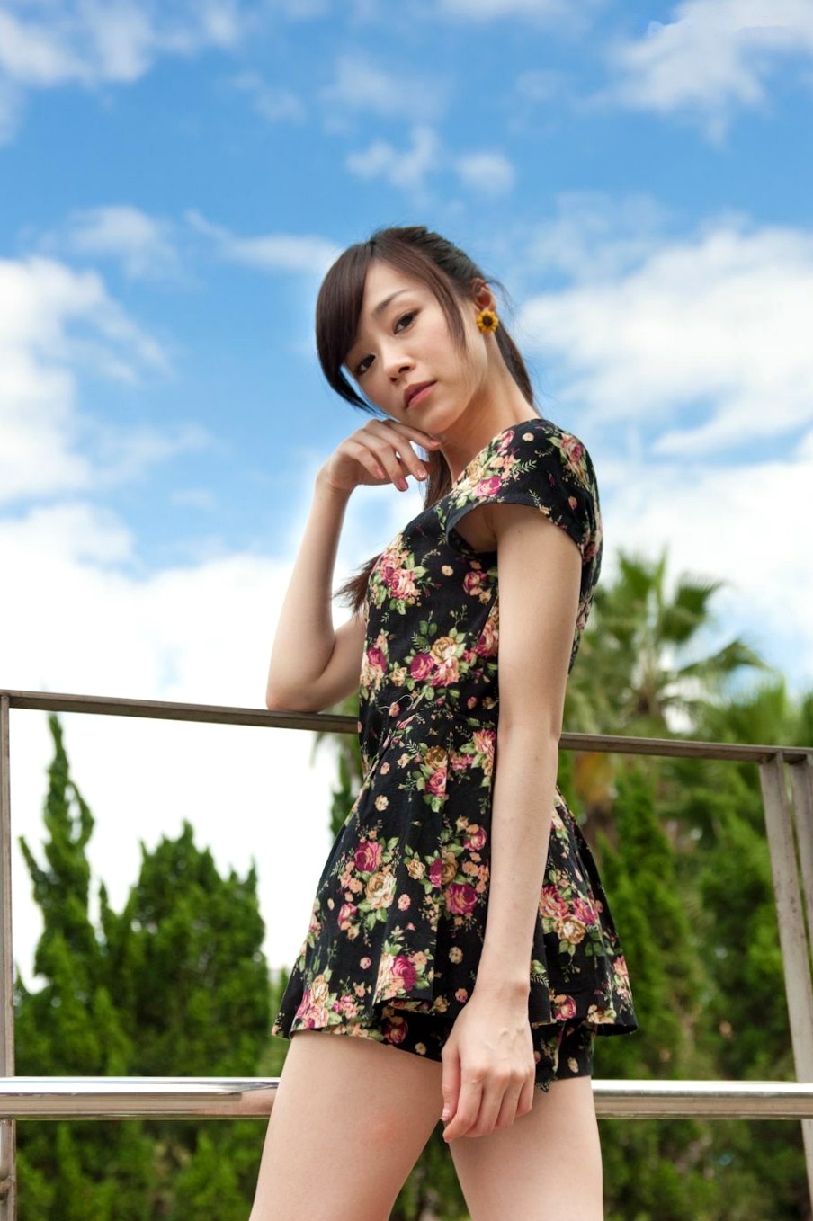 Gallery - 台湾清纯女神Mika户外街拍精选写真，清新甜美穿搭尽显邻家少女气质与动人魅力台湾清纯街拍治愈系清新 萧美卡女神私房照_秀色女神 - image 77