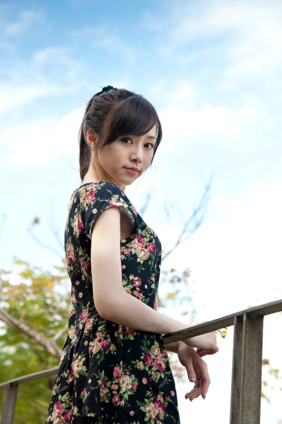 Gallery - 台湾清纯女神Mika户外街拍精选写真，清新甜美穿搭尽显邻家少女气质与动人魅力台湾清纯街拍治愈系清新 萧美卡女神私房照_秀色女神 - image 86