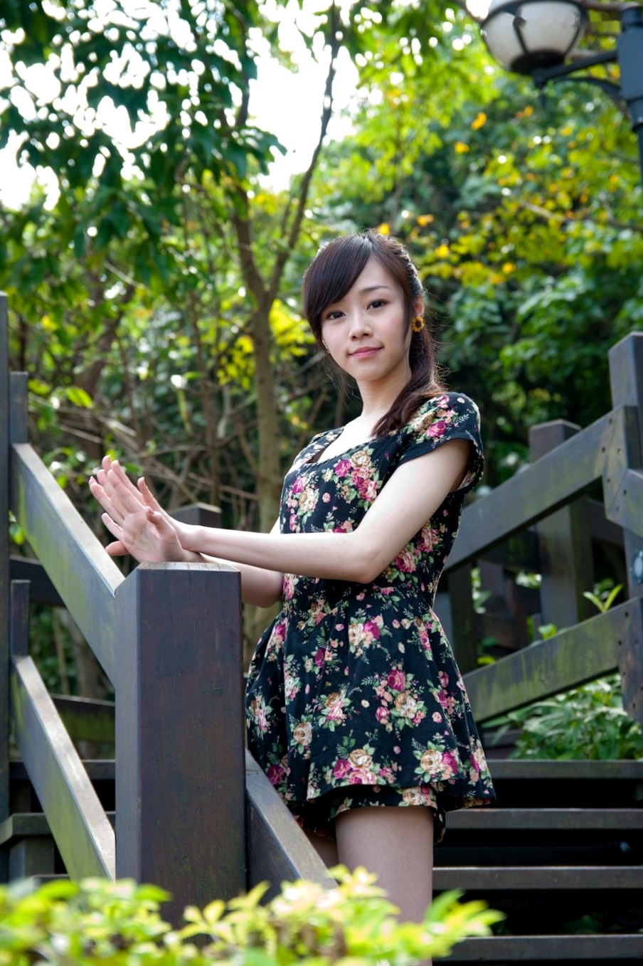 Gallery - 台湾清纯女神Mika户外街拍精选写真，清新甜美穿搭尽显邻家少女气质与动人魅力台湾清纯街拍治愈系清新 萧美卡女神私房照_秀色女神 - image 90