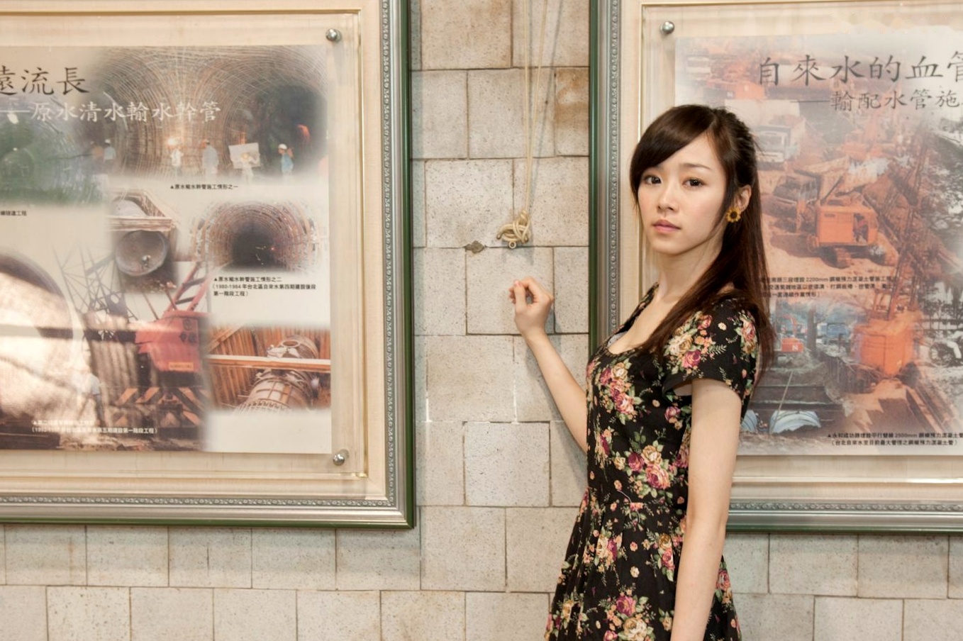 Gallery - 台湾清纯女神Mika户外街拍精选写真，清新甜美穿搭尽显邻家少女气质与动人魅力台湾清纯街拍治愈系清新 萧美卡女神私房照_秀色女神 - image 96