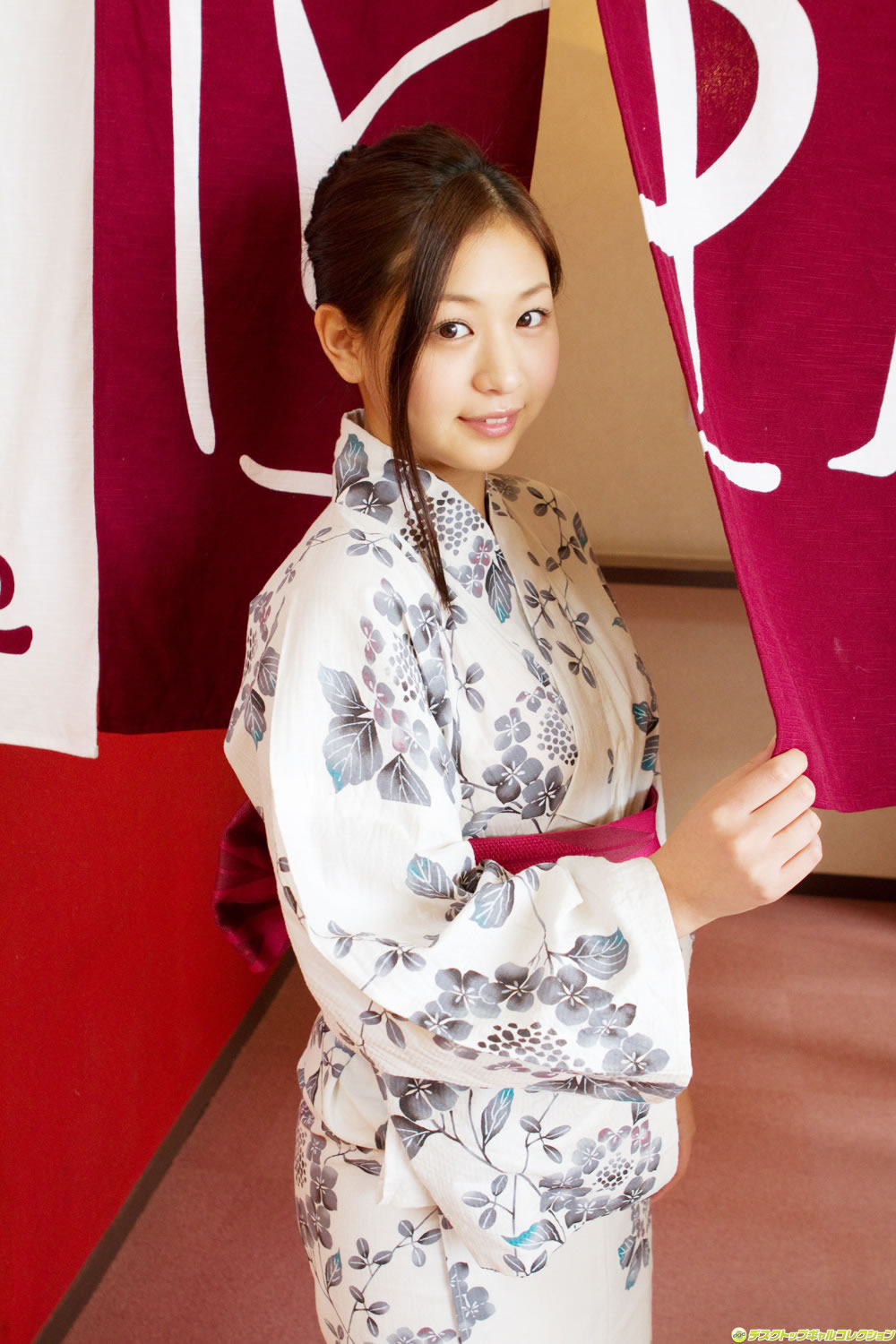 佐山彩香 [DGC]高清写真图2013.05 No.1089 100％美少女！無敵の弾ける限界ボディ