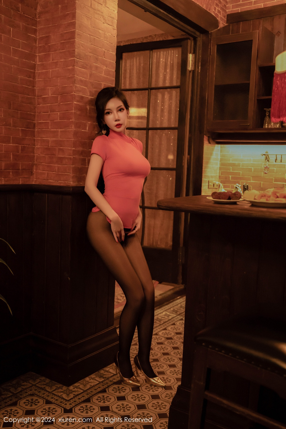 [XiuRen]高清写真图 2024.08.13 No.9005 陈怡曼 黑丝美腿