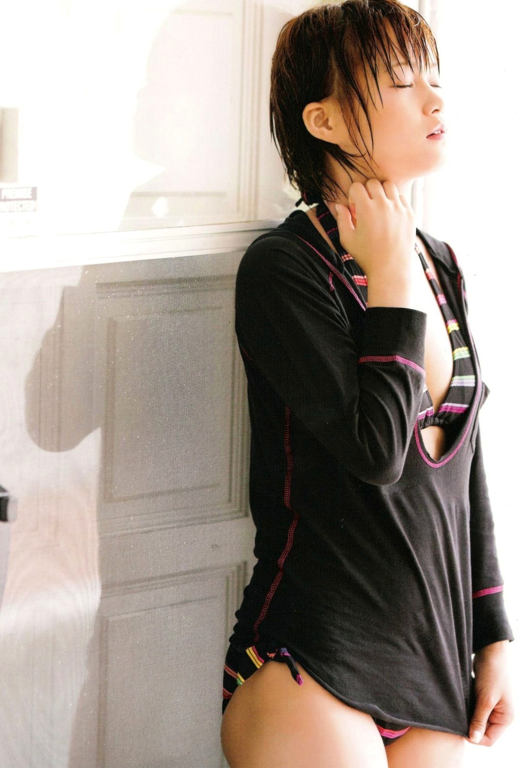 Gallery - PB写真集_龟井絵里 《ERI》 清新比基尼与时尚街拍，呈现少女灵动感与治愈气息日本清新比基尼治愈系女神 龟井绘里女神私房照_秀色女神 - image 1