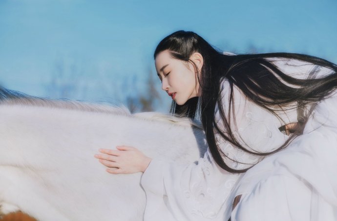 张辛苑 气质女神唯美写真图