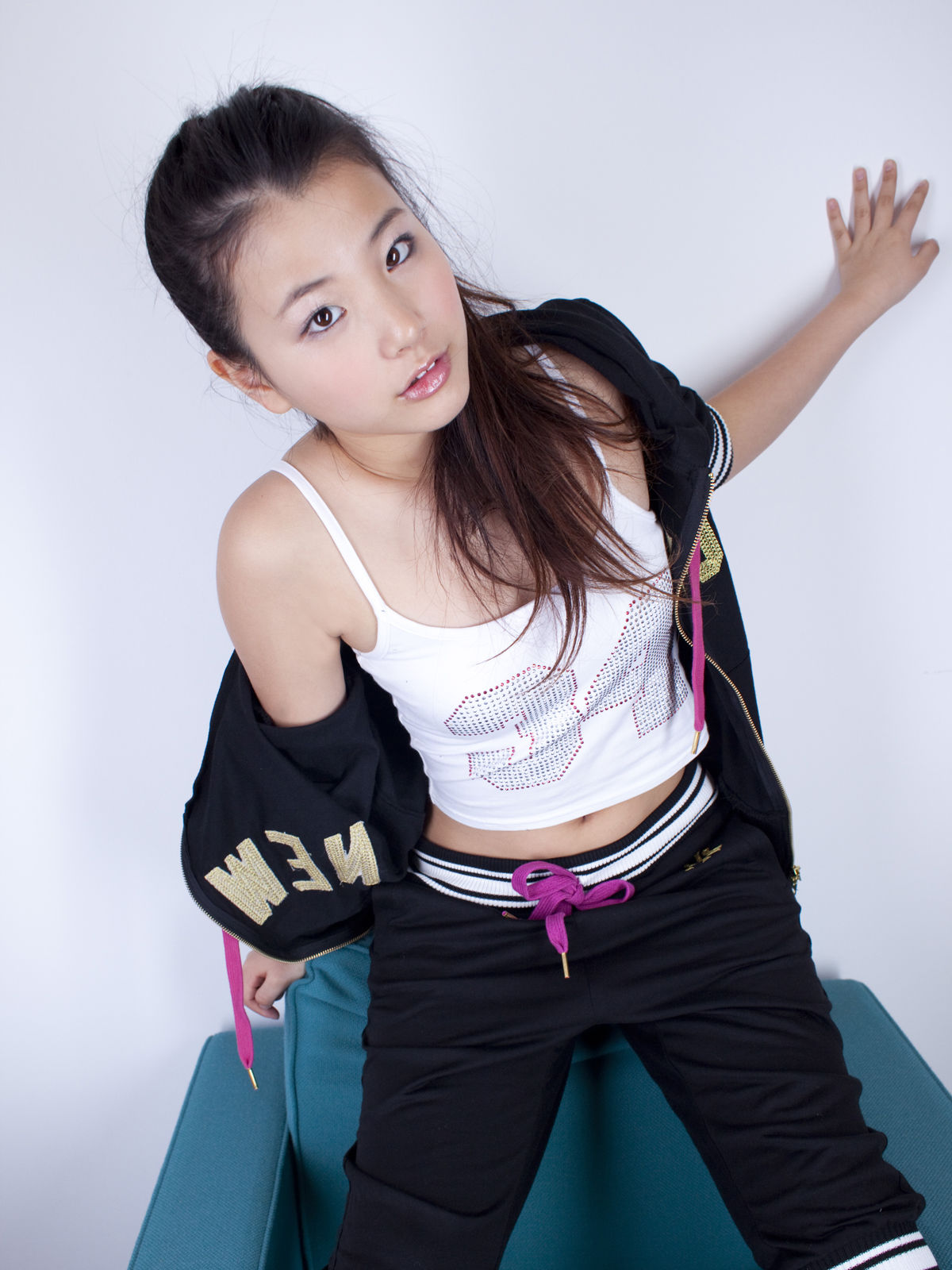 仓田瑠夏(倉田瑠夏)-《Look at Ruka》[Sabra]高清写真图套图写真图集