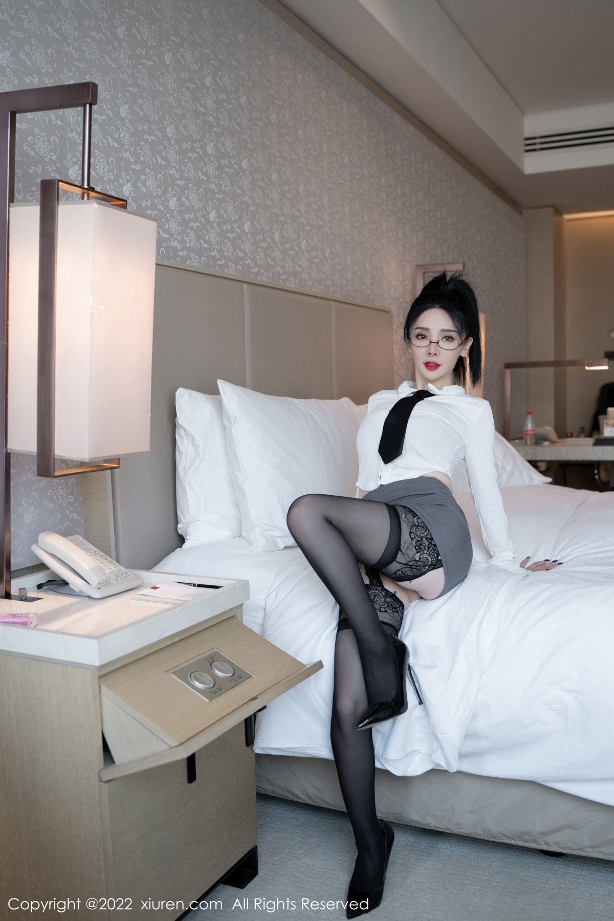 [XiuRen]高清写真图 2022.11.15 No.5856 潘娇娇 黑丝美臀