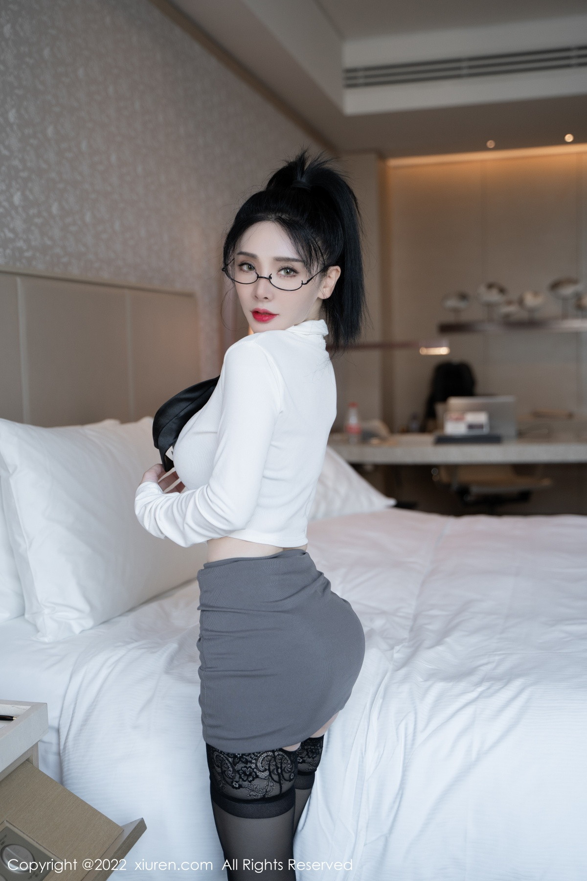 [XiuRen]高清写真图 2022.11.15 No.5856 潘娇娇 黑丝美臀
