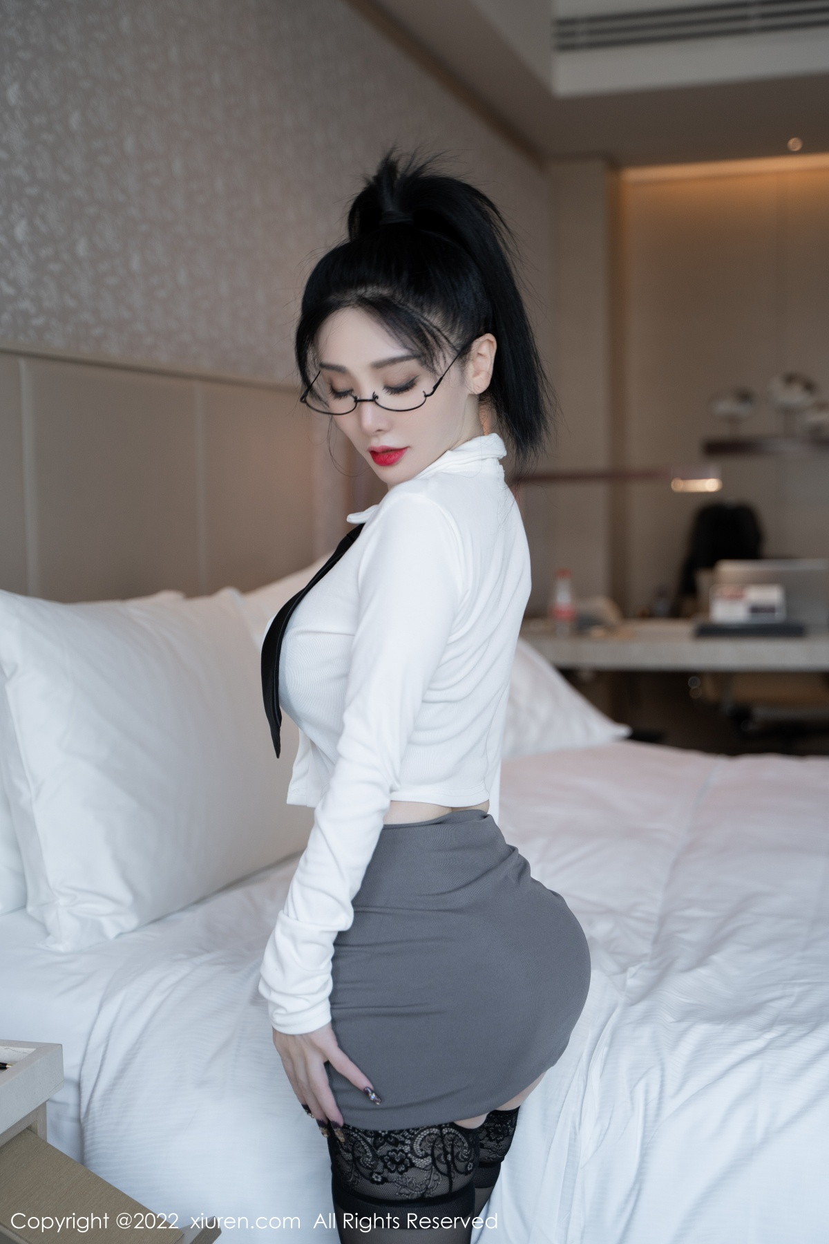 [XiuRen]高清写真图 2022.11.15 No.5856 潘娇娇 黑丝美臀