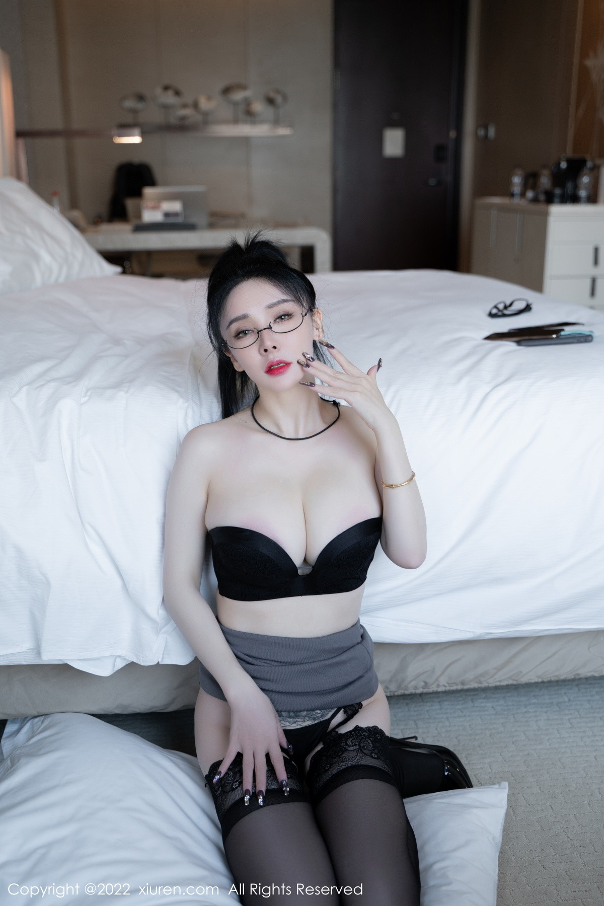 [XiuRen]高清写真图 2022.11.15 No.5856 潘娇娇 黑丝美臀