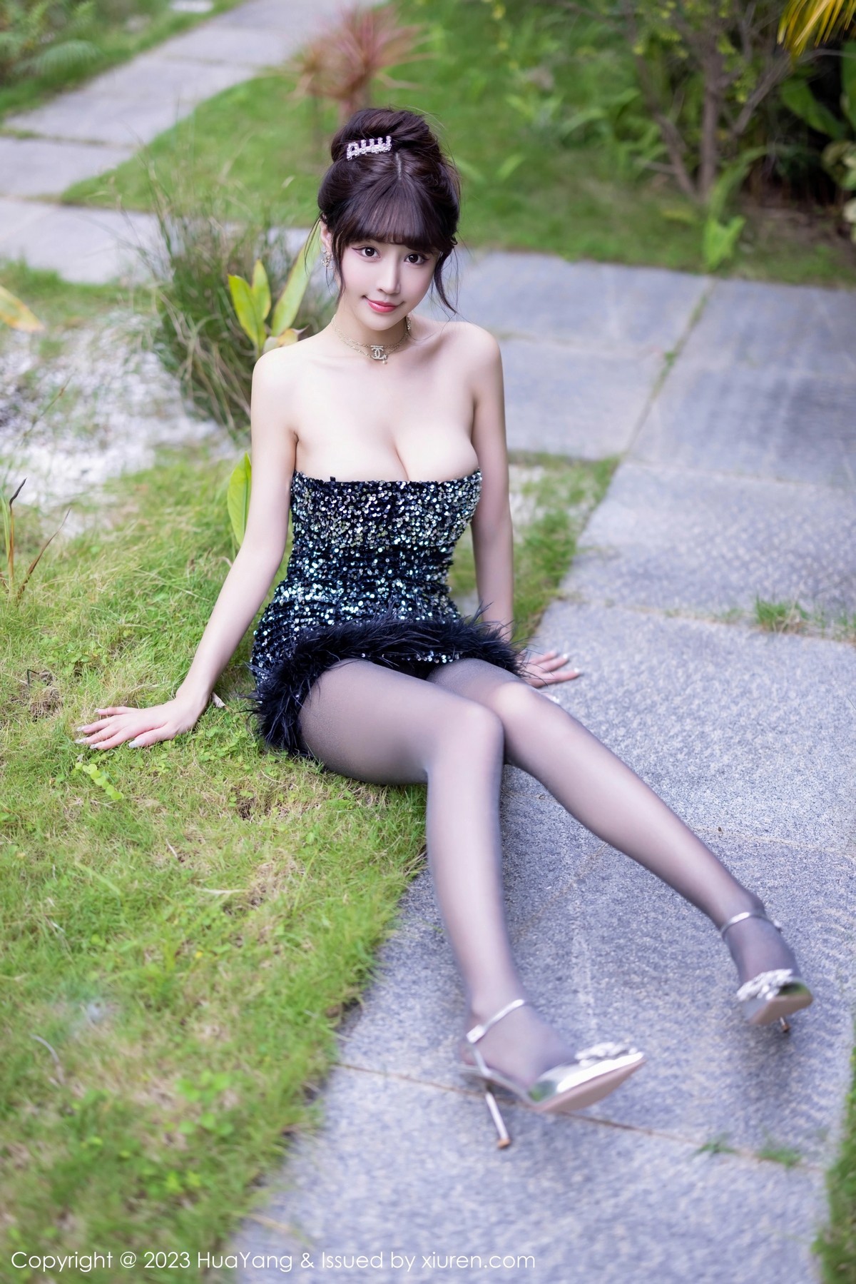 [HuaYang]高清写真图 2023.03.09 VOL.528 朱可儿Flora 黑丝美腿