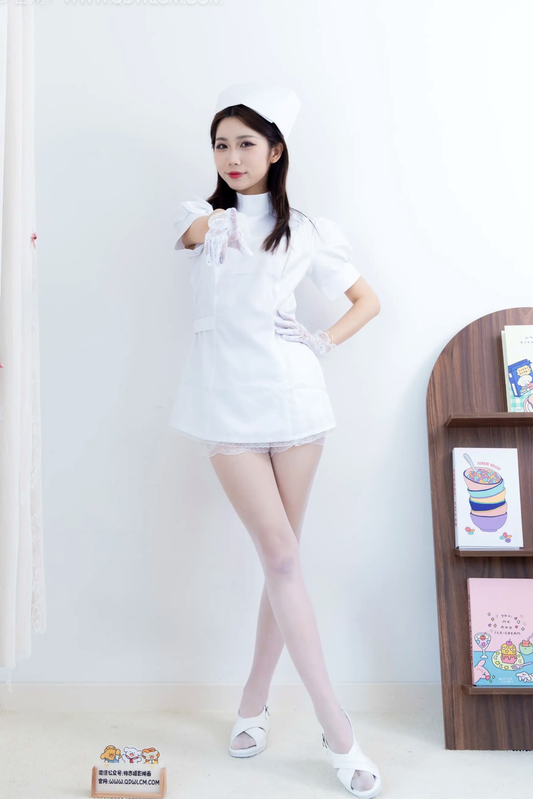 物恋传媒 泡泡 纯白护士服诱惑 私房清纯薄白丝凉鞋居家写真[116P]